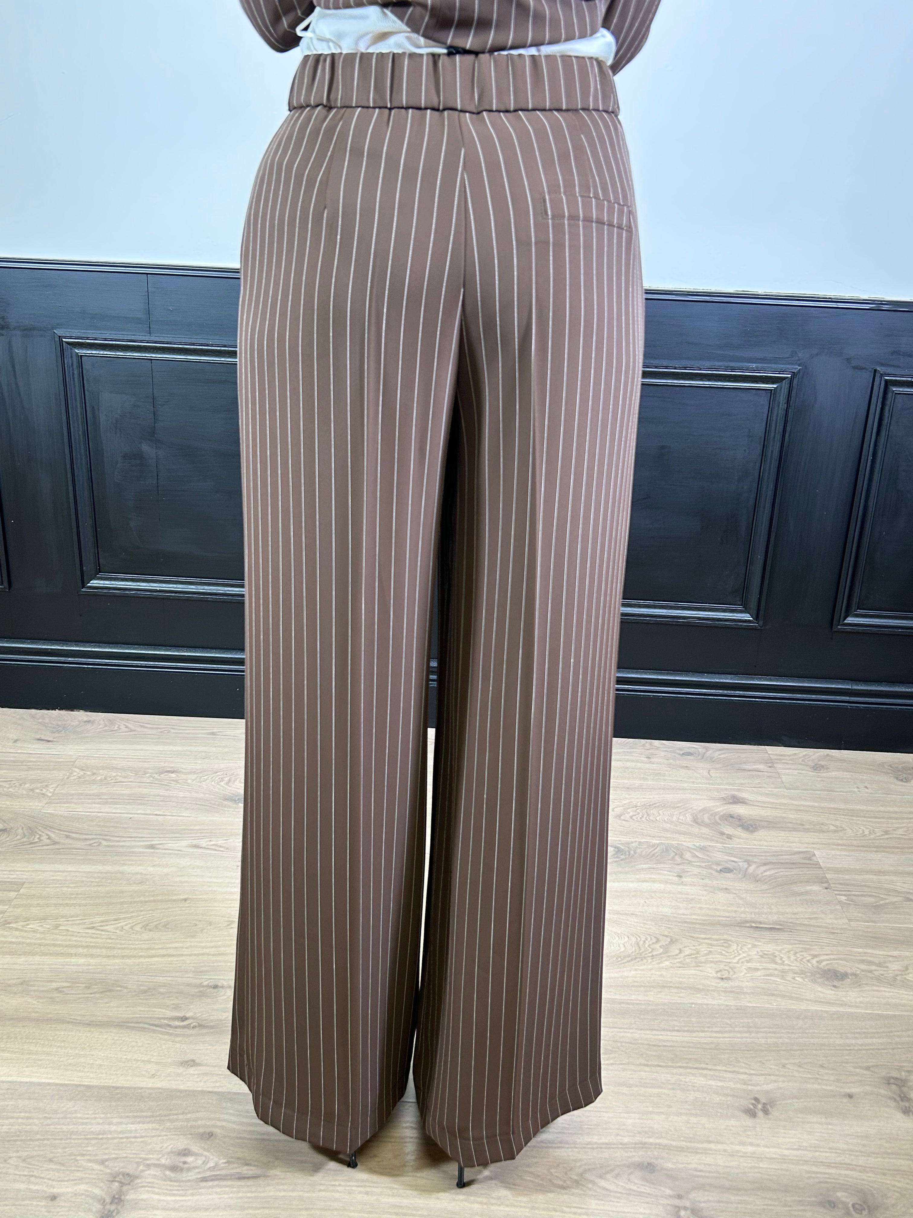 Tailleur in cady gessato marrone