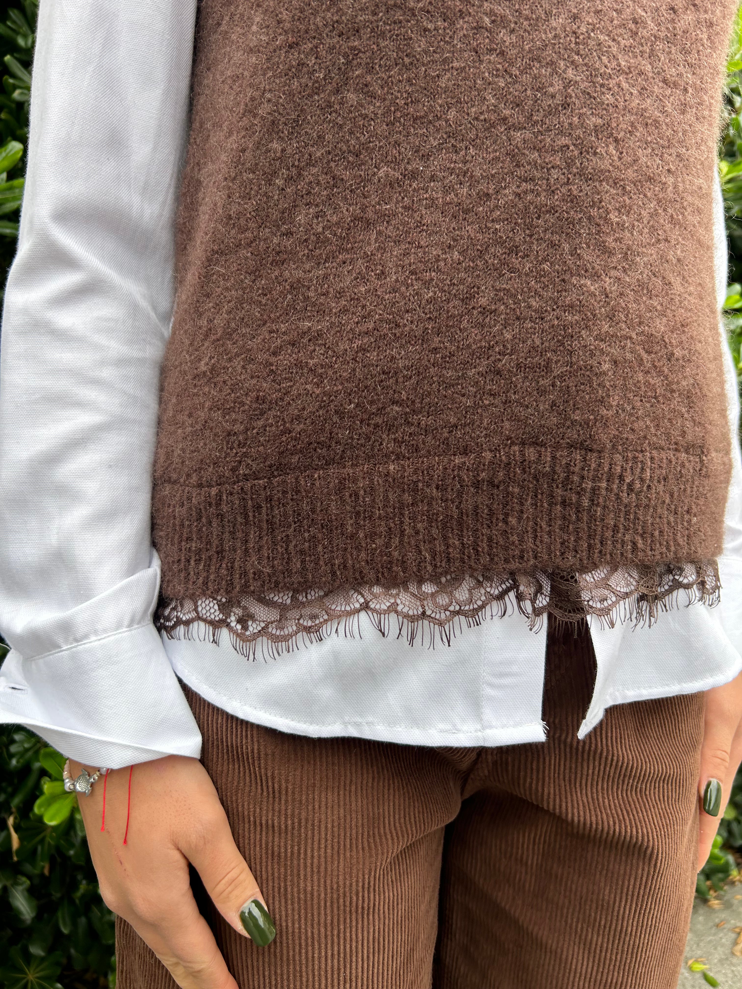 Gilet in mohair con pizzo sul fondo