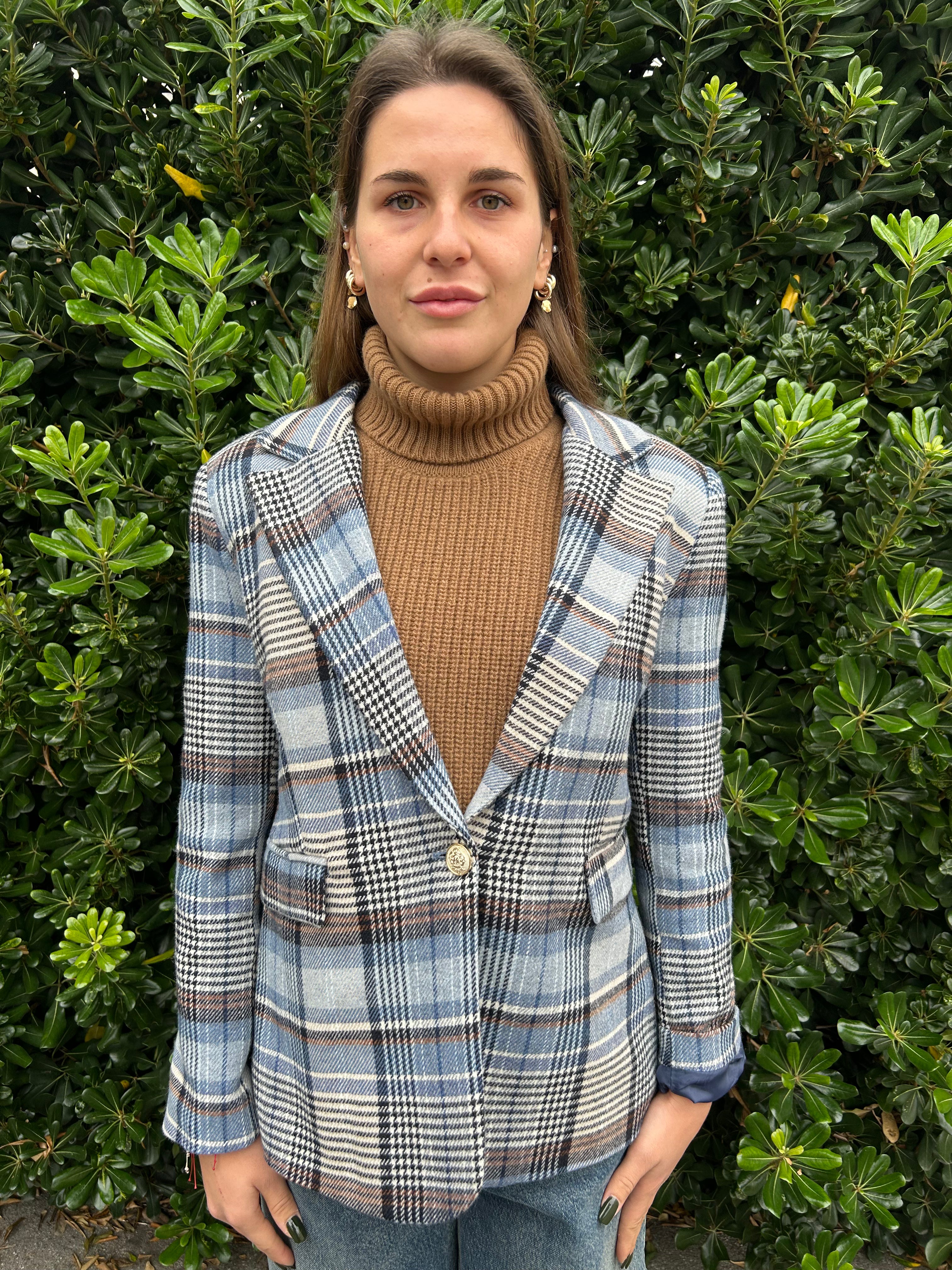 Giacca a quadri sui toni dell'azzurro