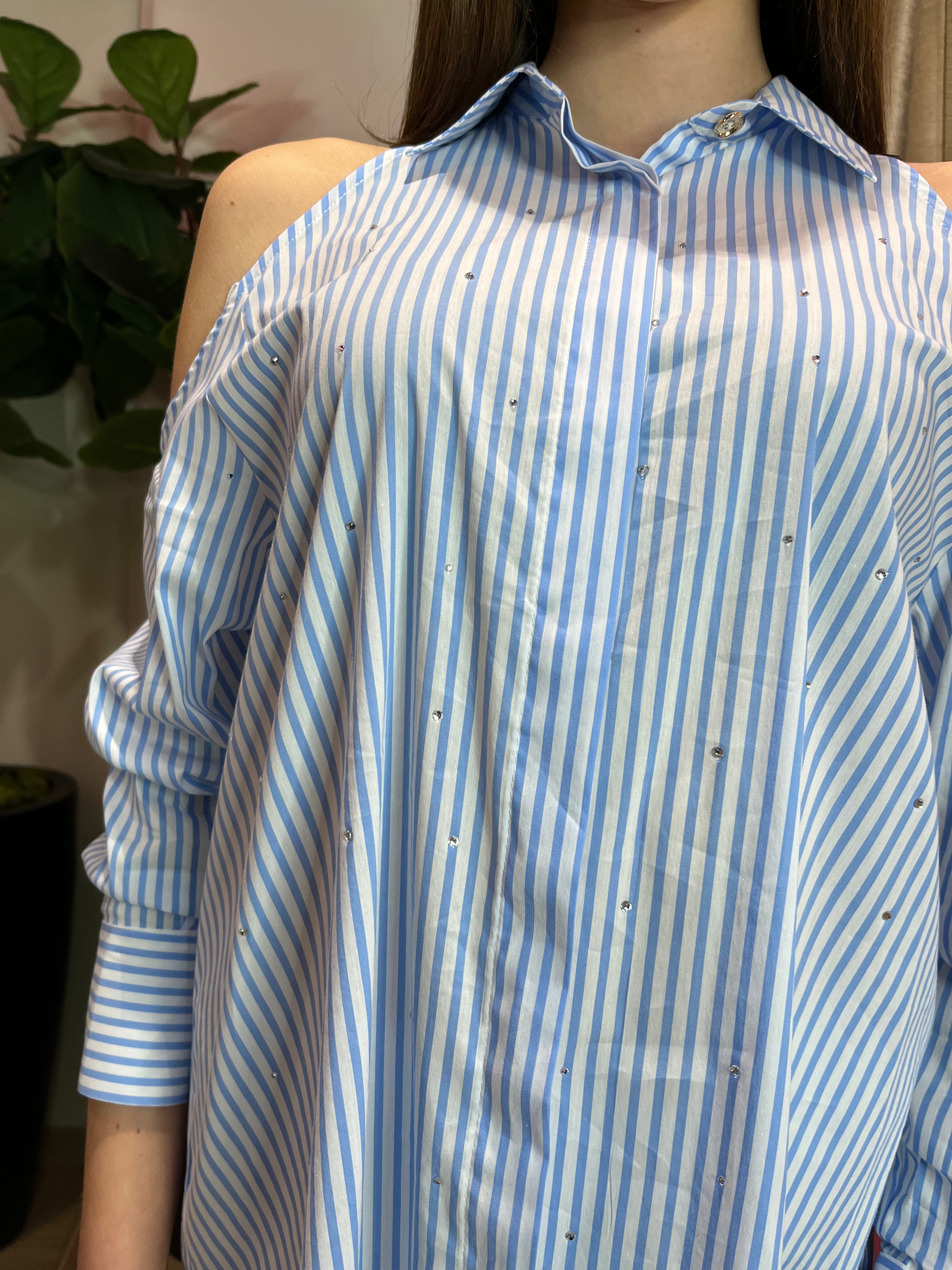 Camicia bastoncino apertura sulle spalle e strass