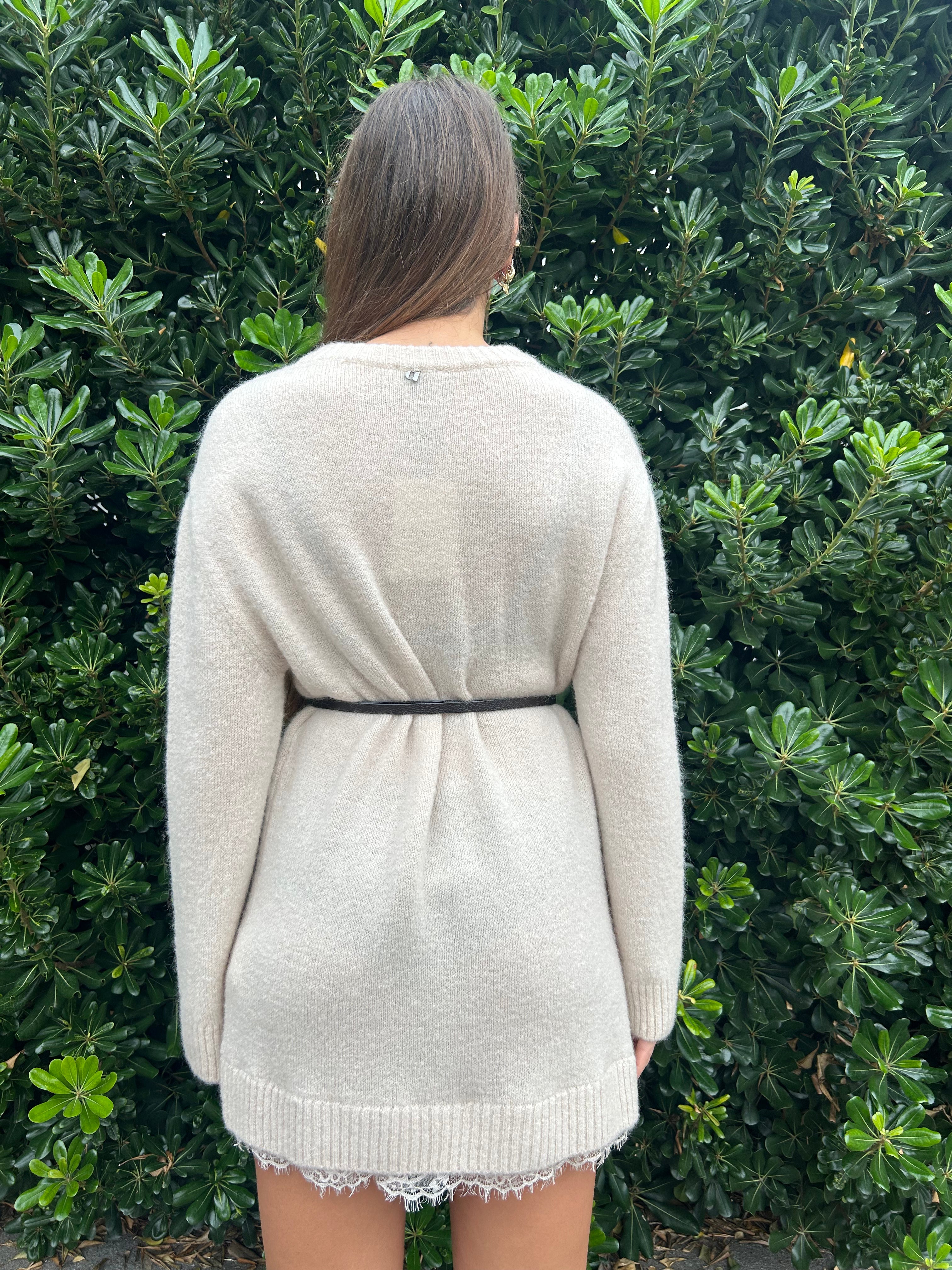 Abito in maglia con cintura