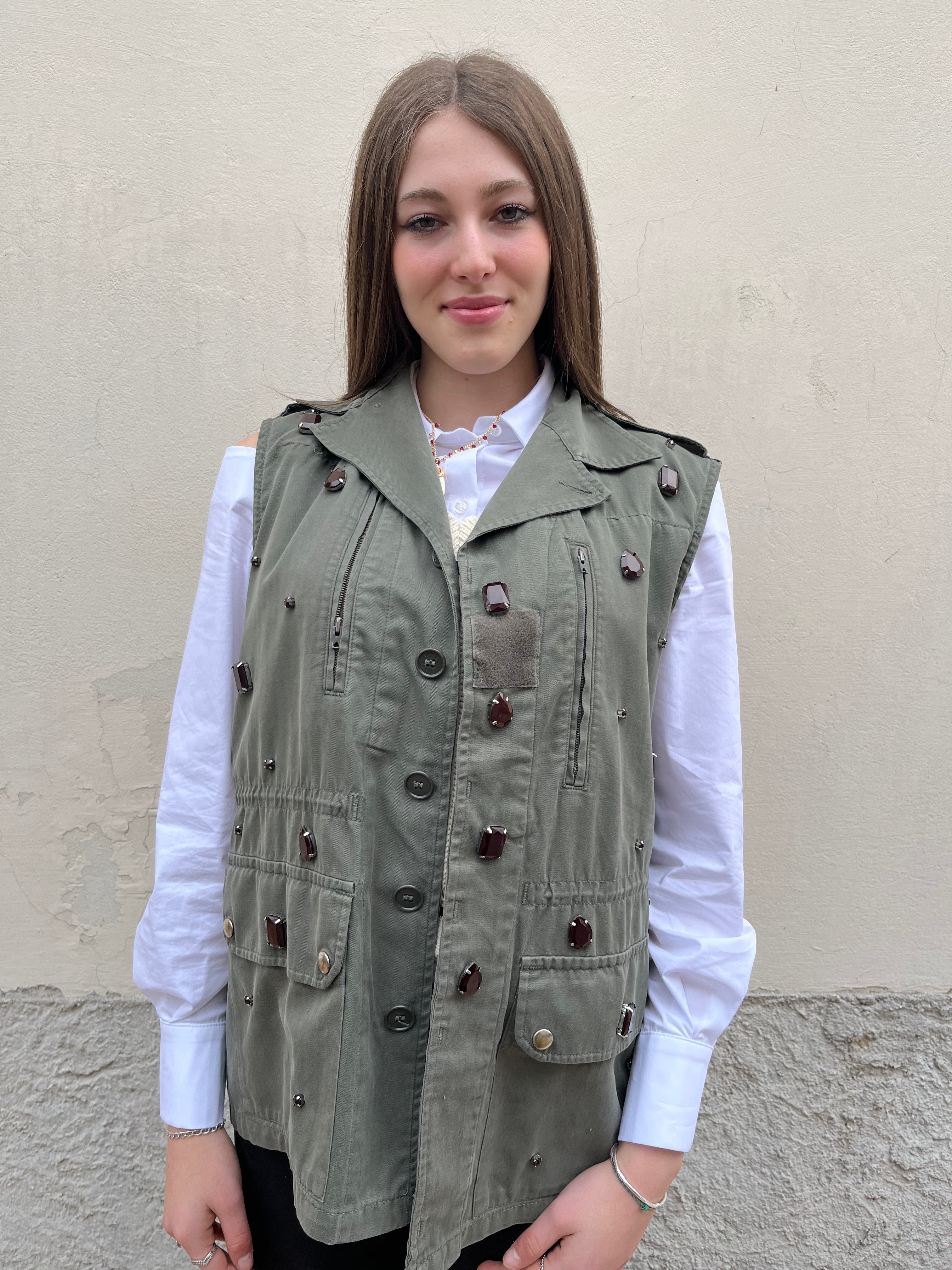 Gilet mimetico con applicazione castoni