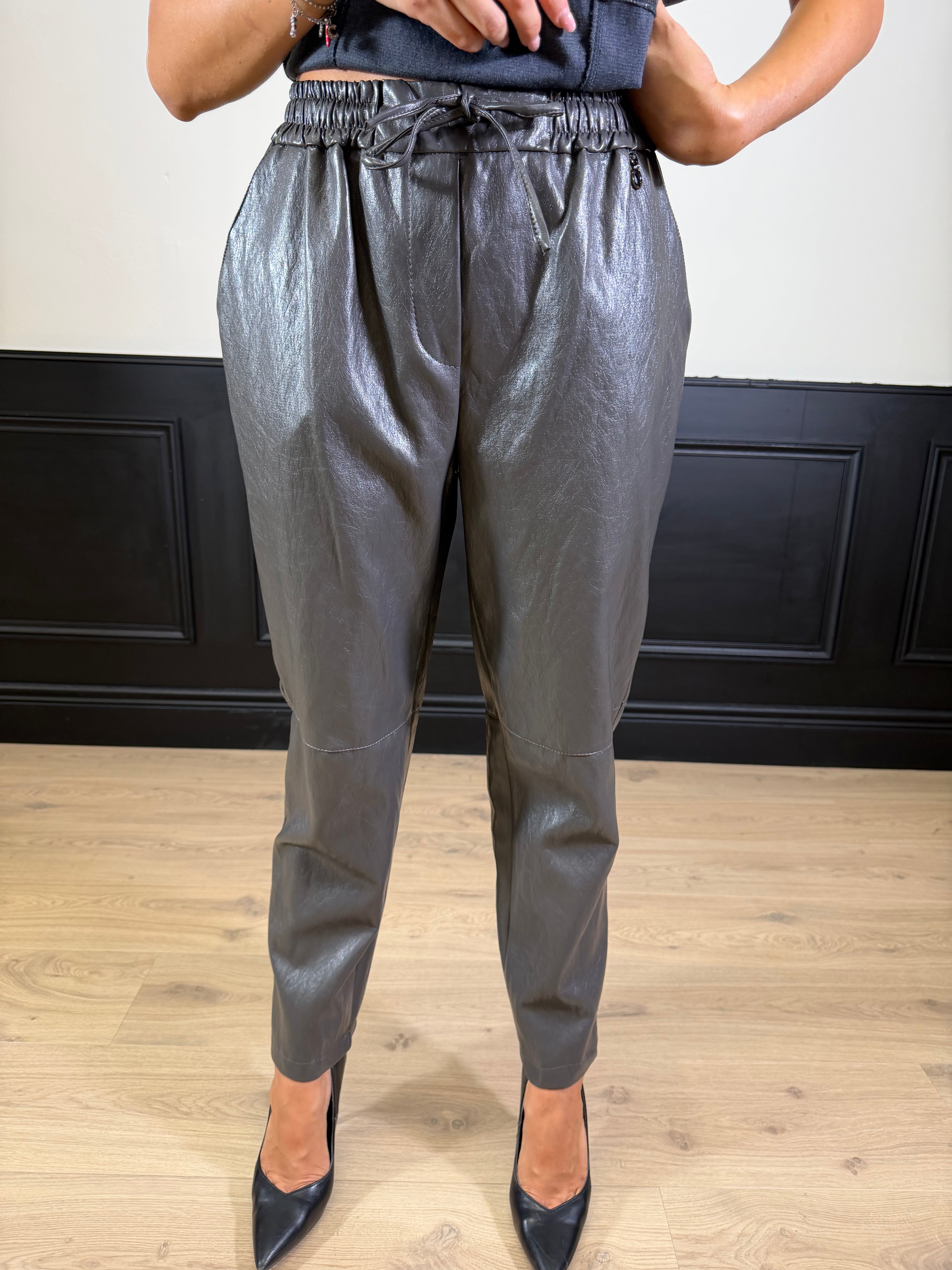 Pantalone in ecopelle con coulisse