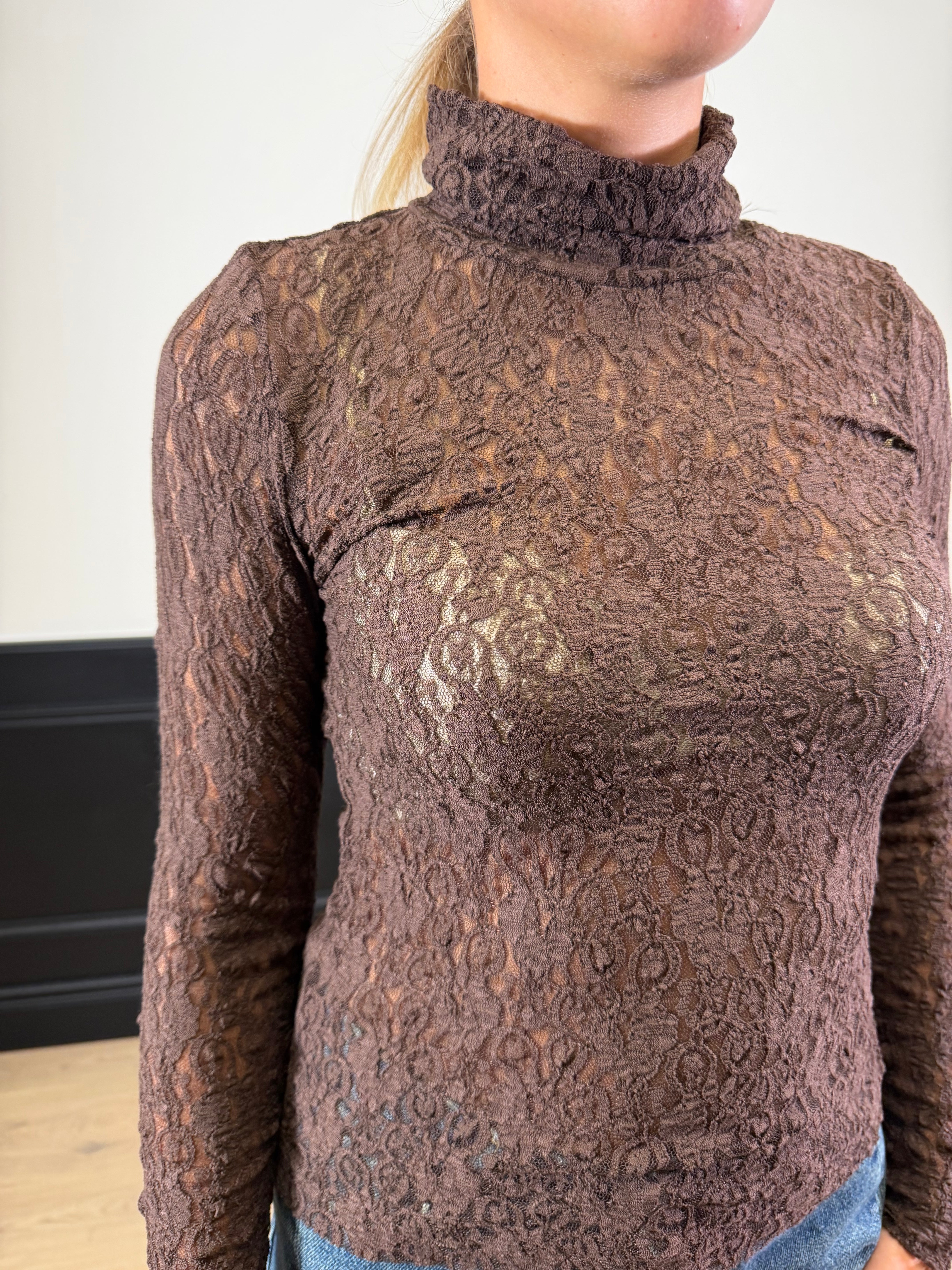 Maglia in pizzo mezzo collo