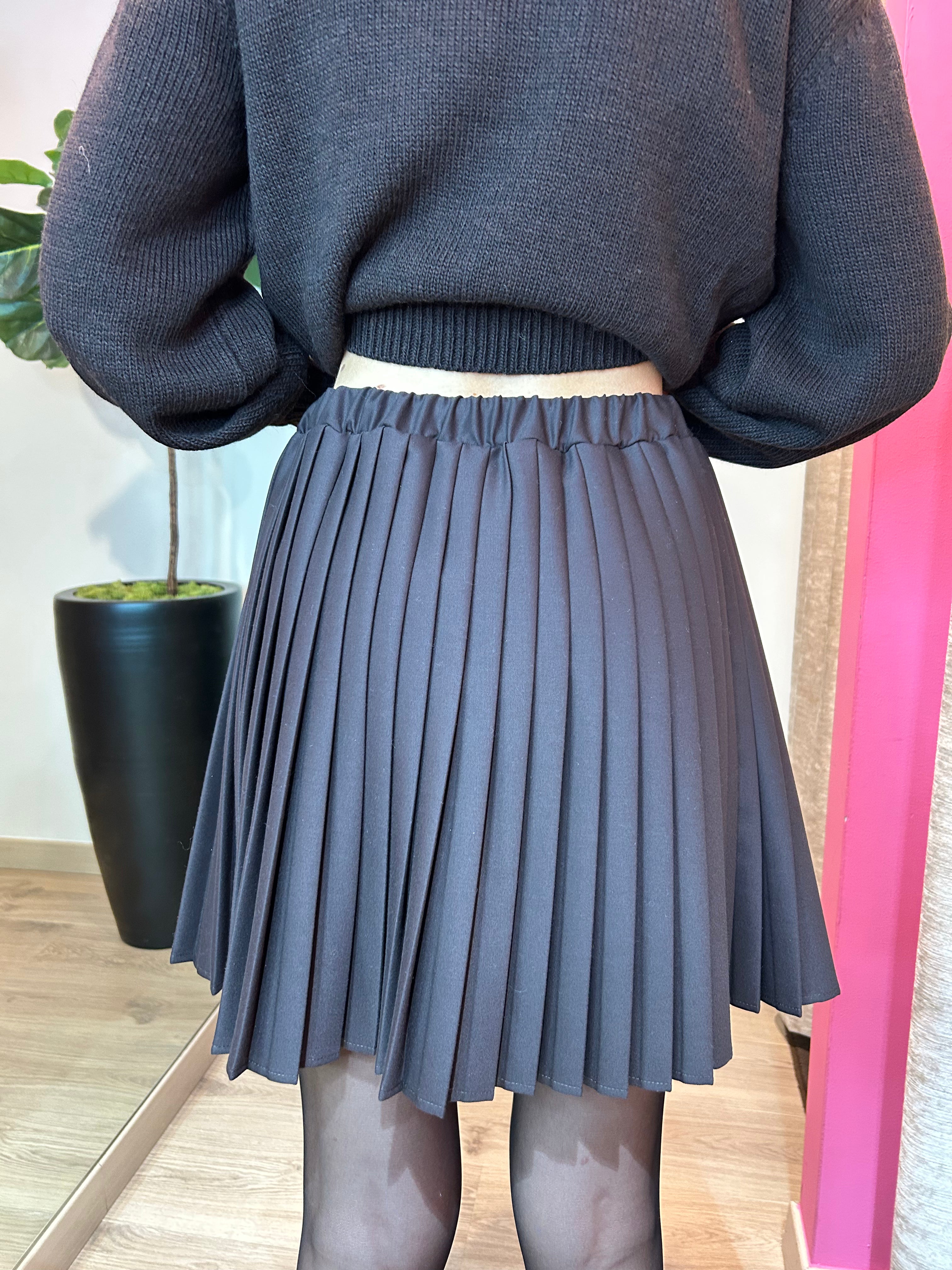 Gonna corta plissè marrone