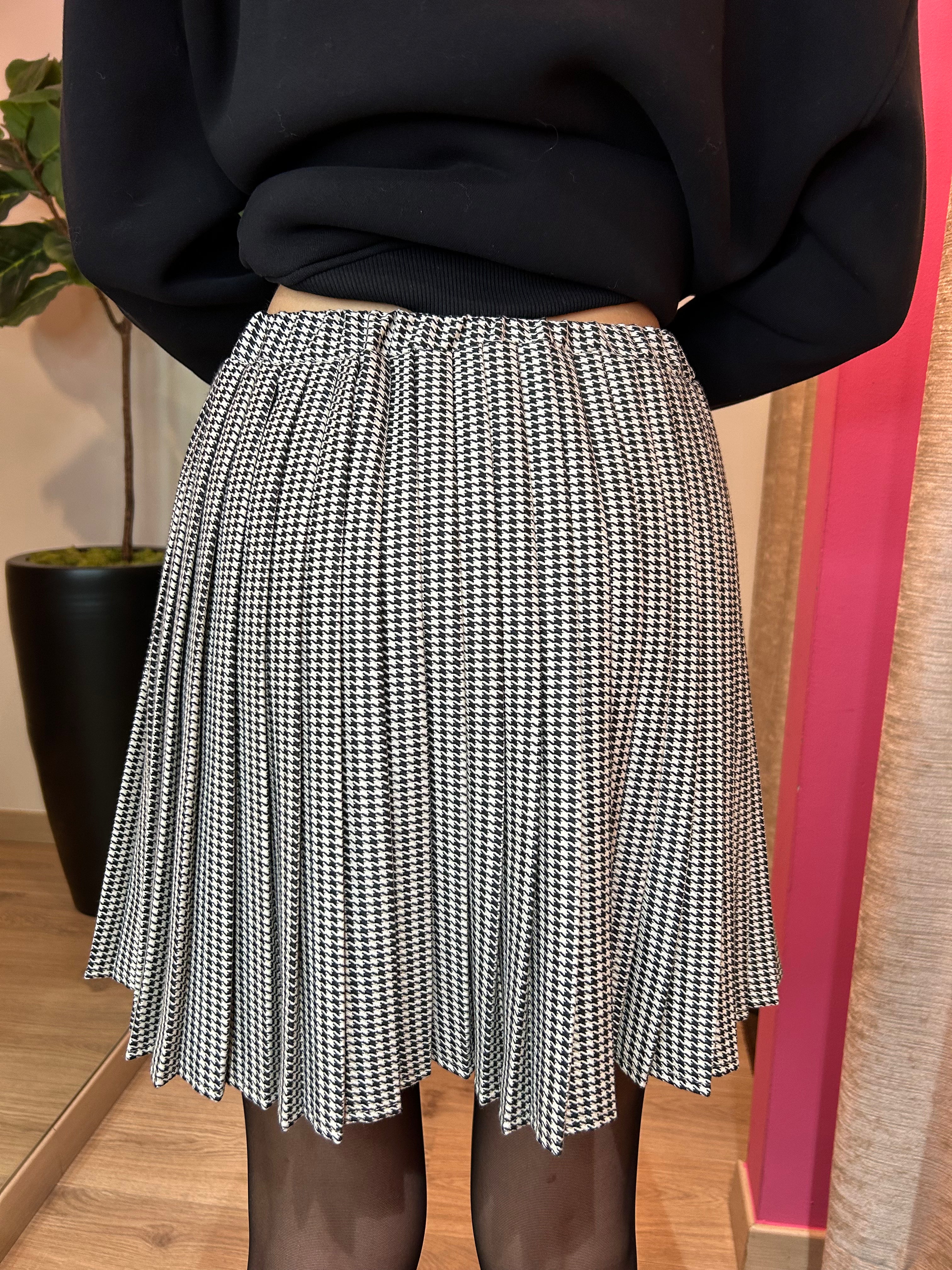 Gonna corta plissé fantasia pied de poule