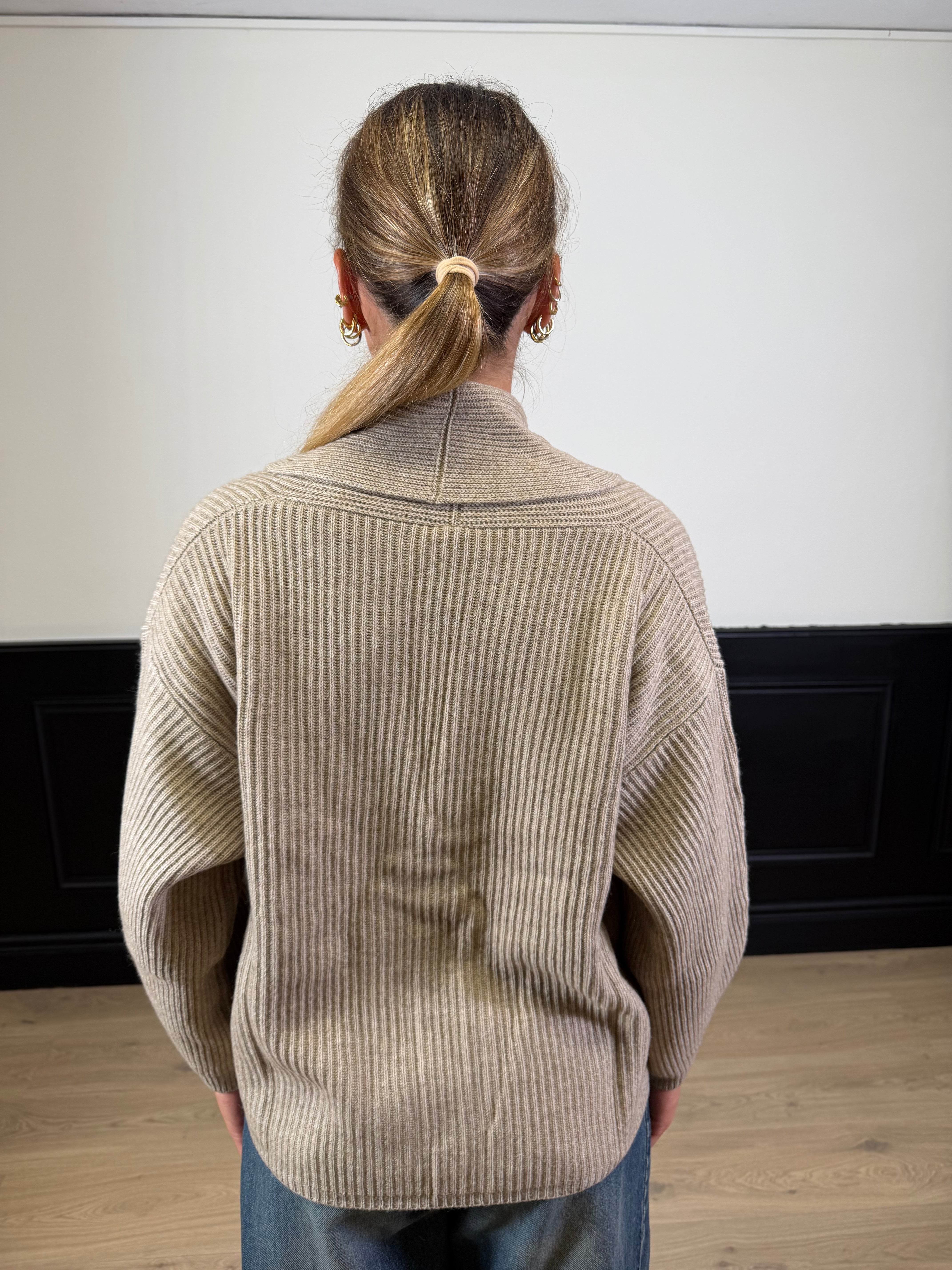 Cardigan semipetto pura lana