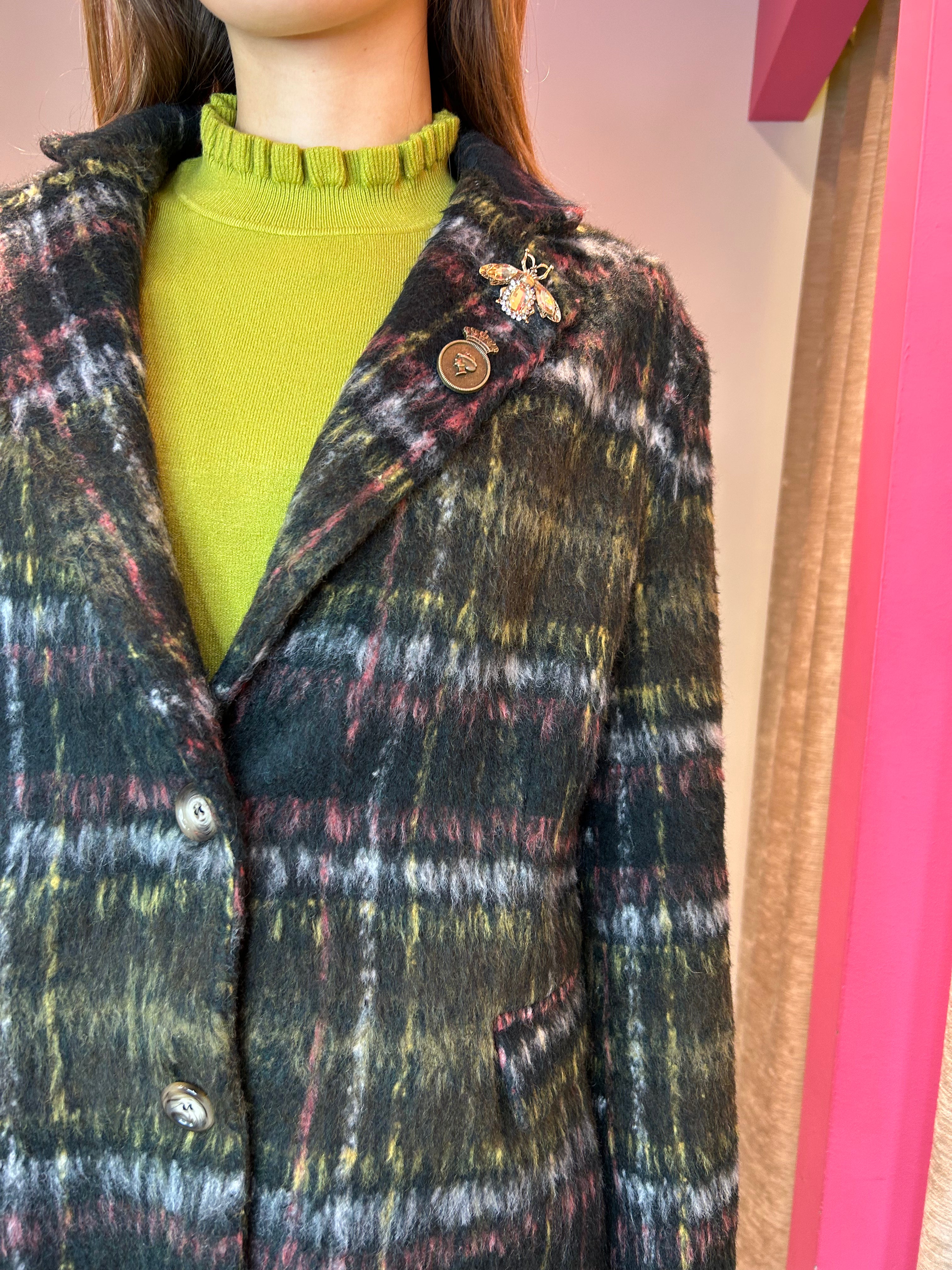 Blazer a quadri con bottoni e spille decorative