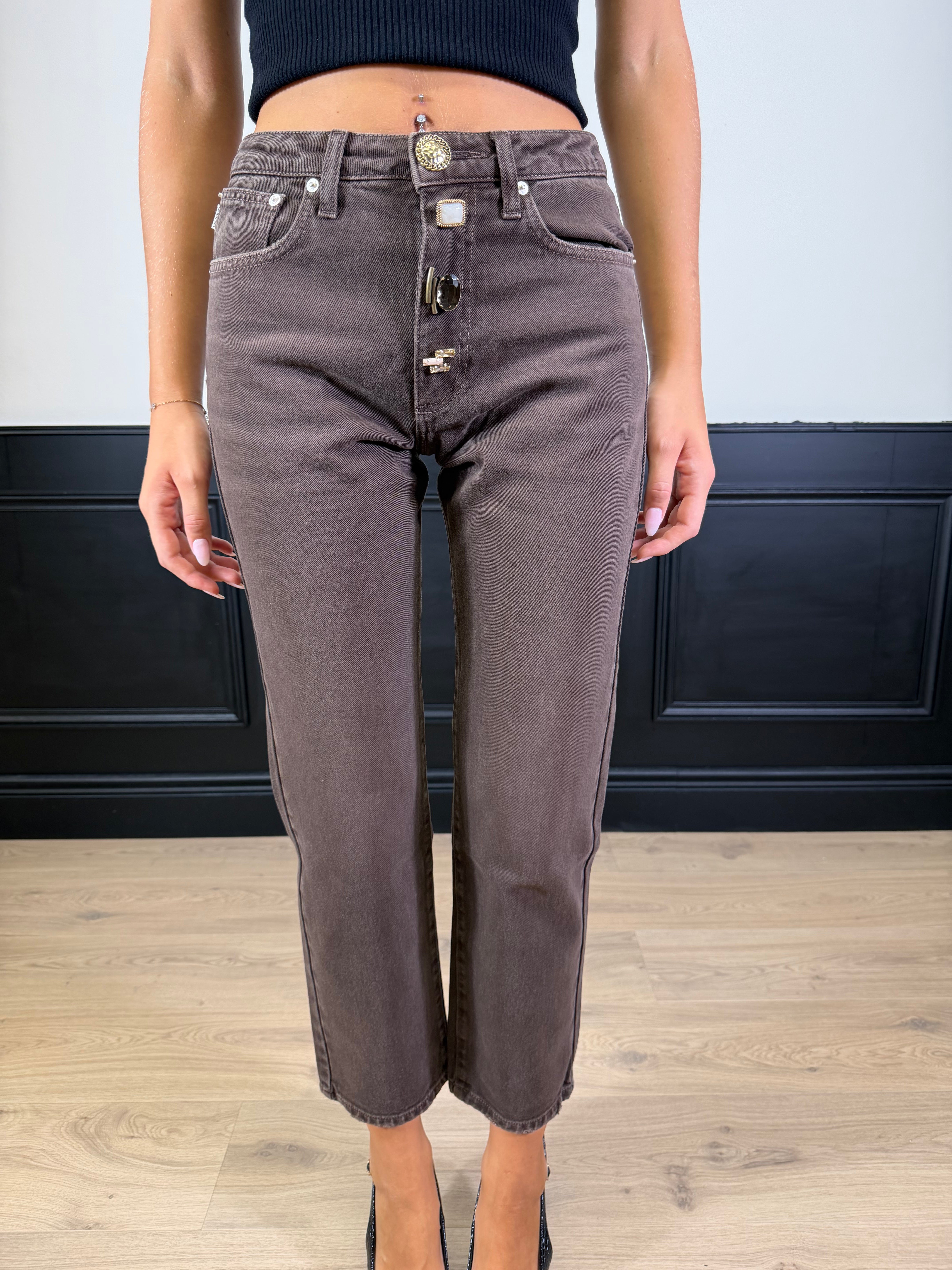 Jeans Zoe marrone bottoni gioiello