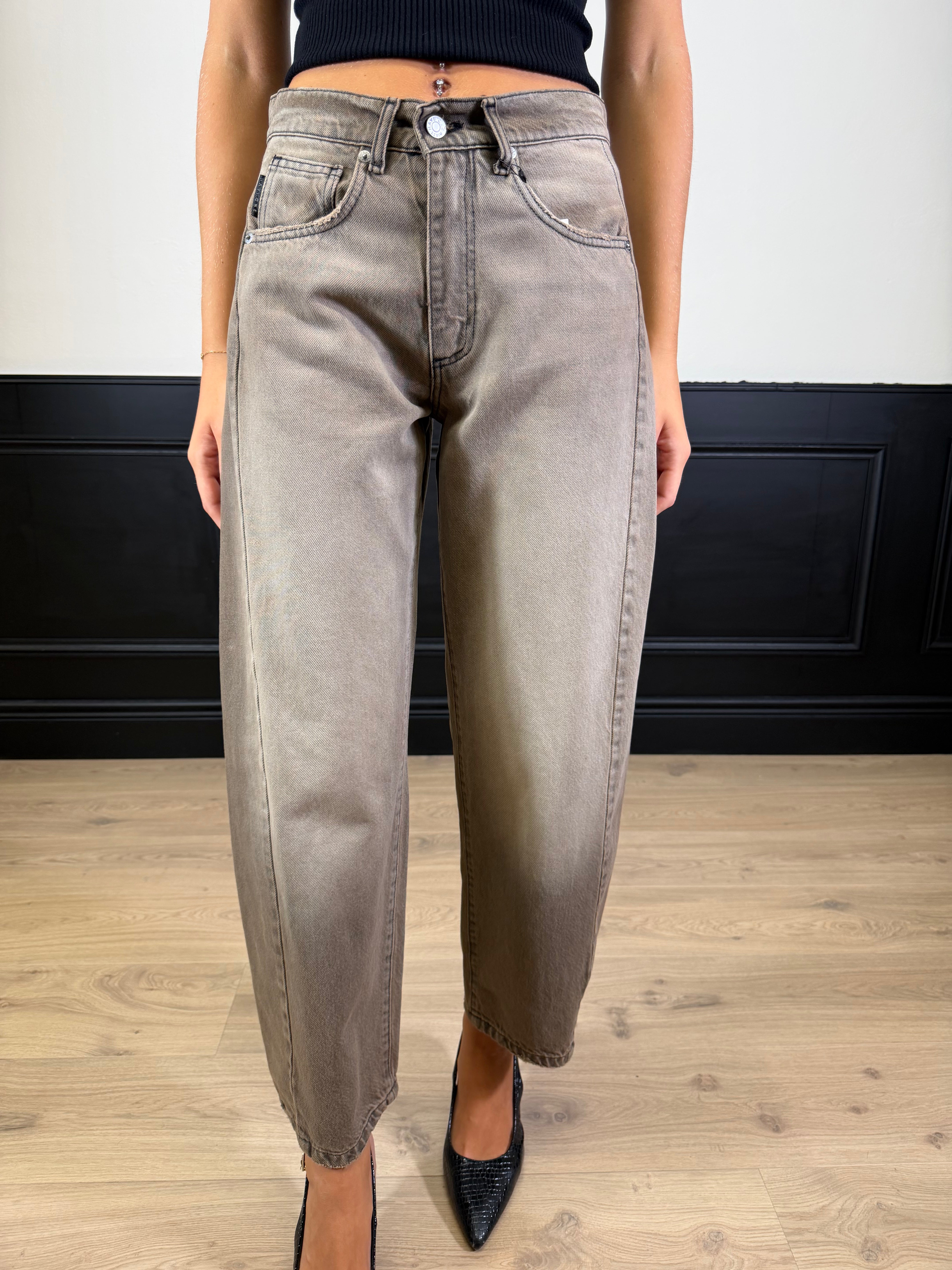 Jeans Lucy barrel in denim fango