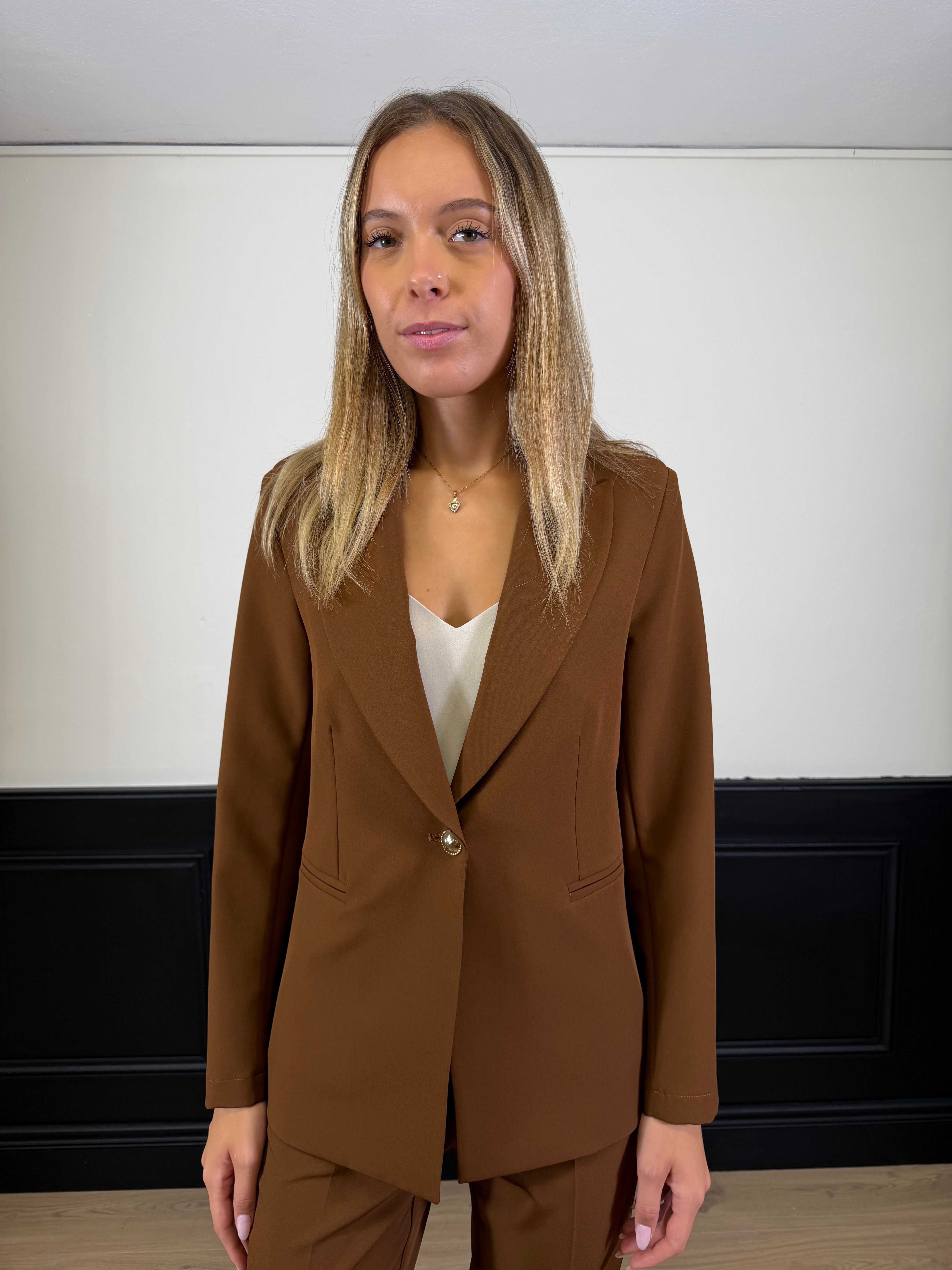 Completo giacca dritta e pantalone elastico