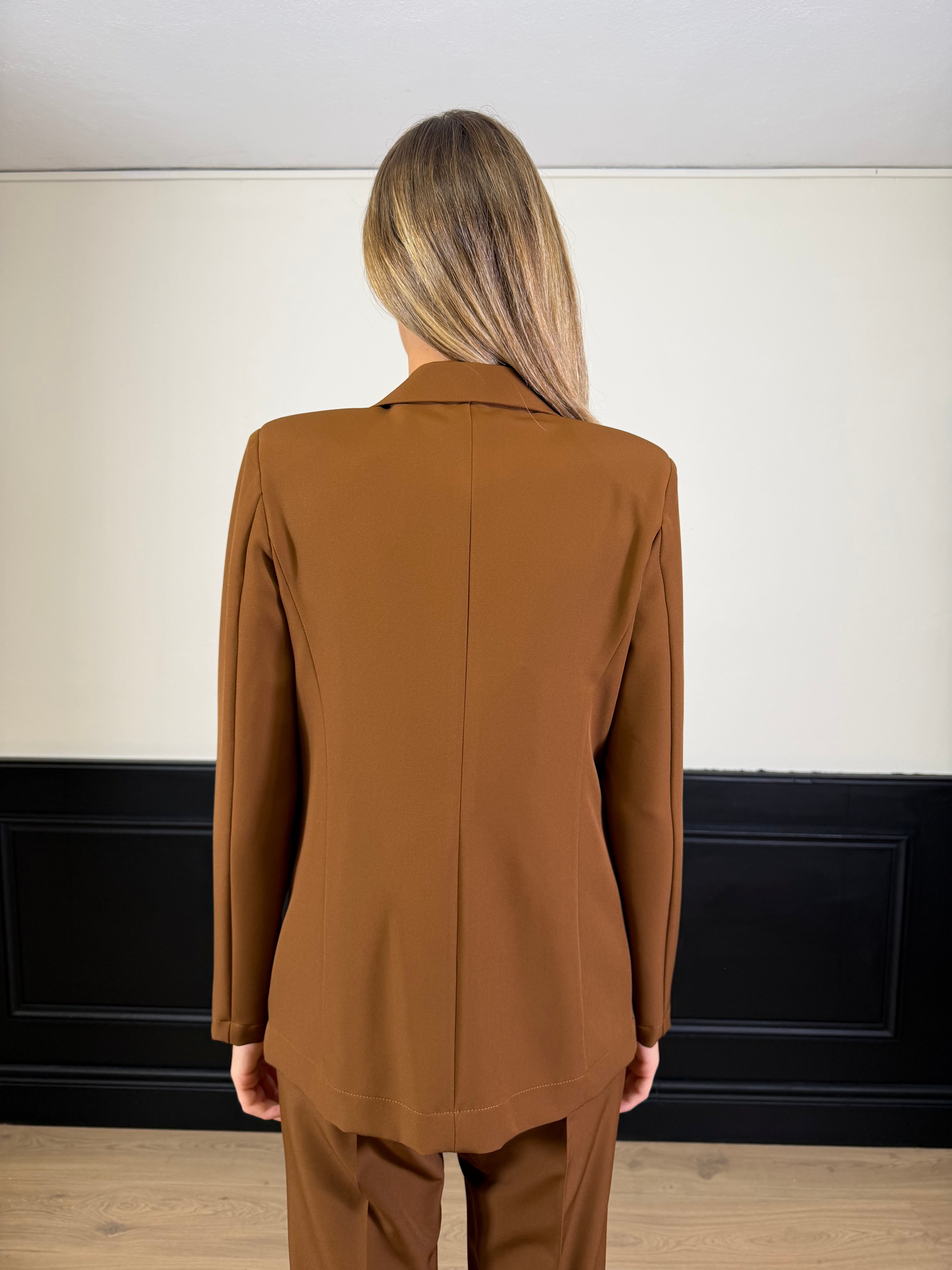 Completo giacca dritta e pantalone elastico