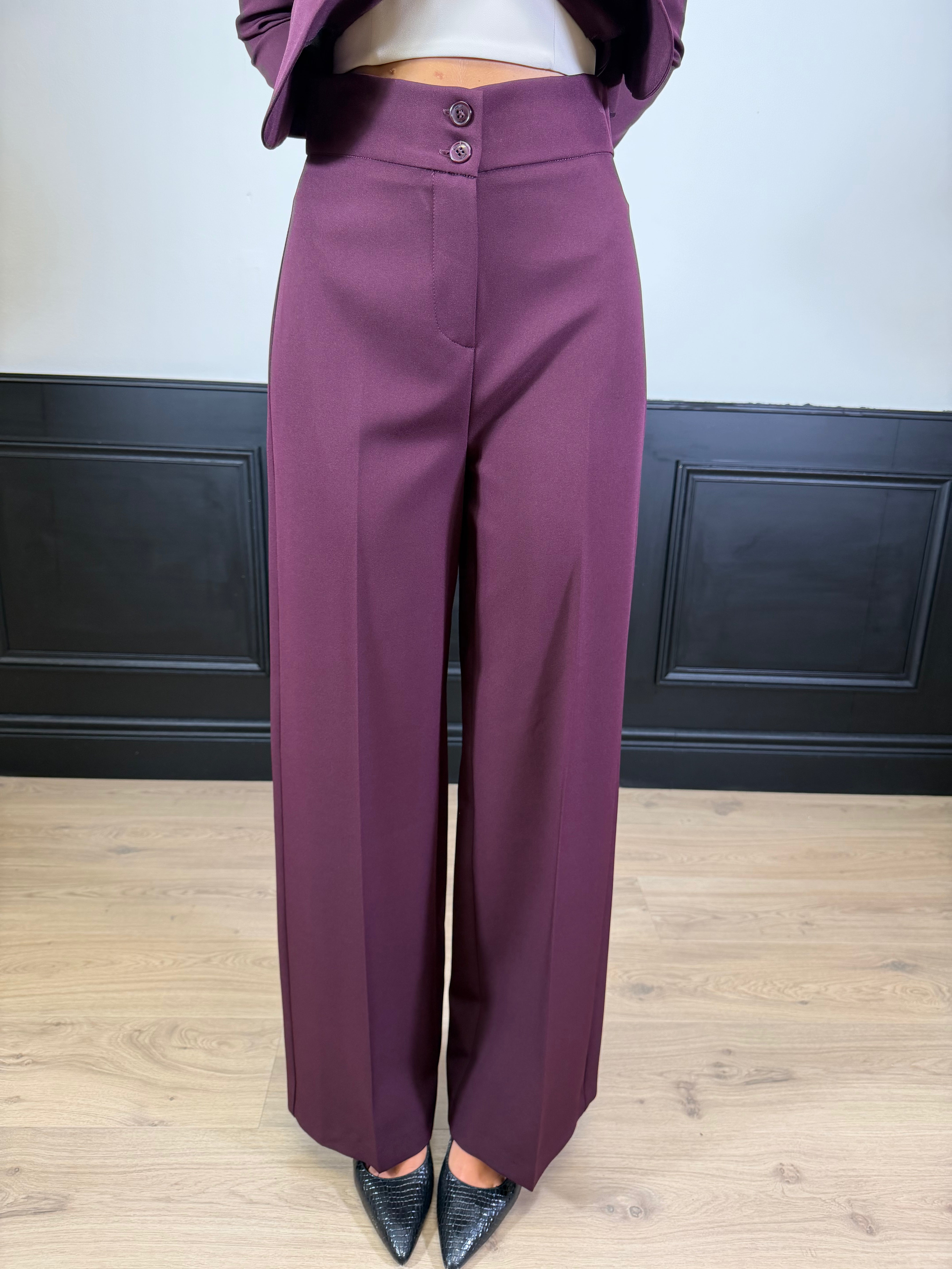 Tailleur giacca avvitata e pantalone palazzo