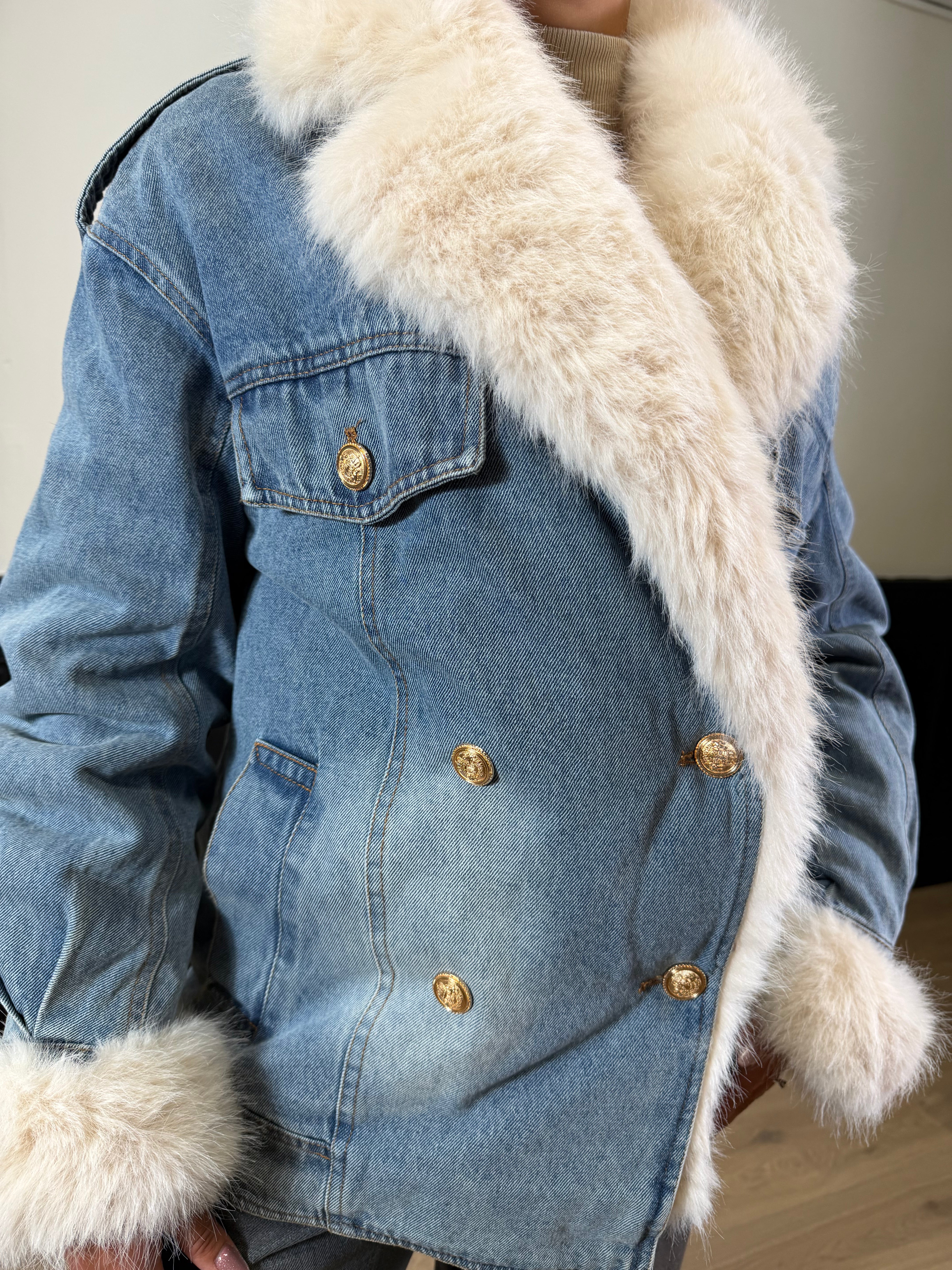 Giacca over in denim con pelliccia