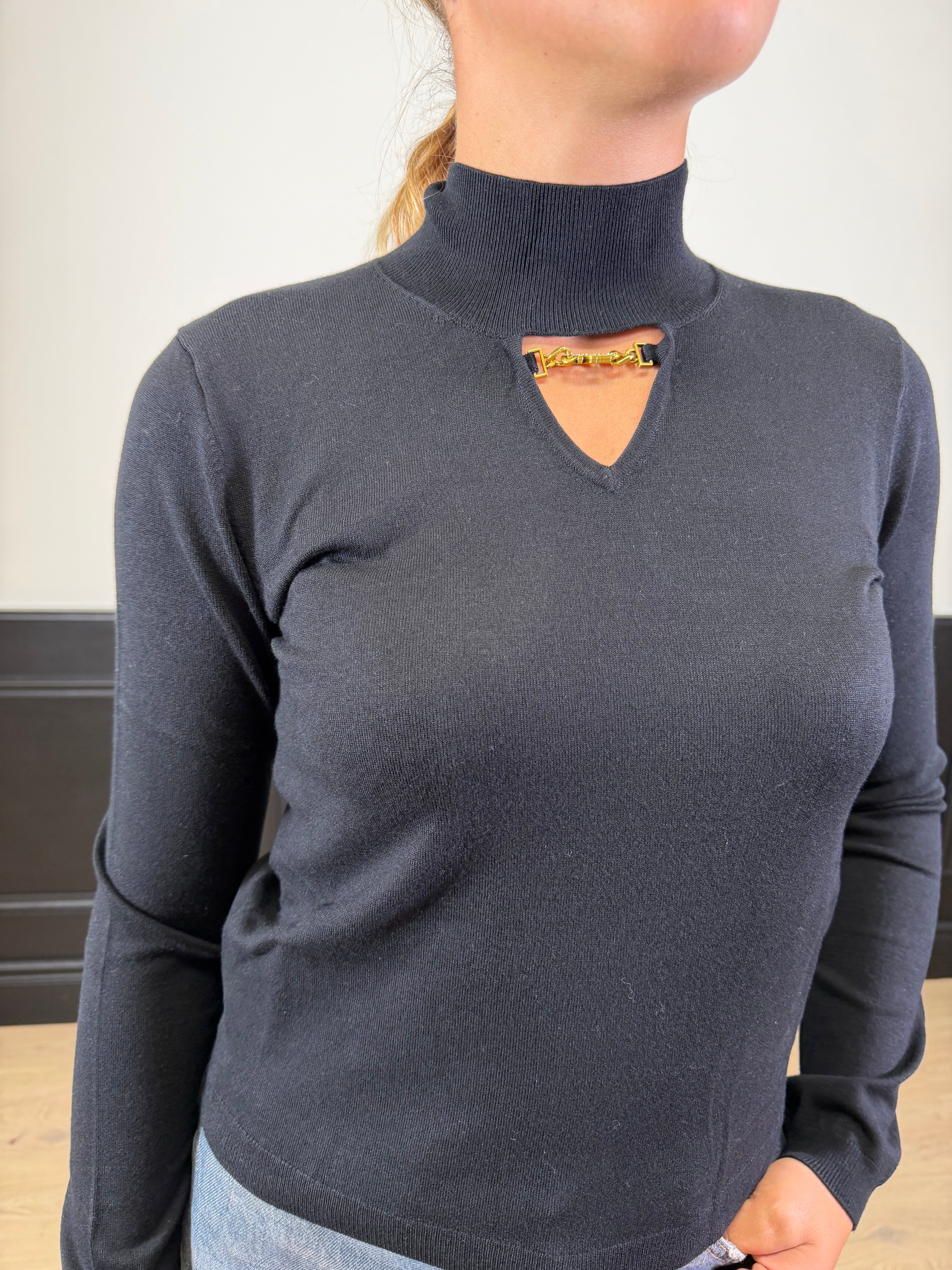 Maglia Chogolosa collo vulcano e goccia con catena