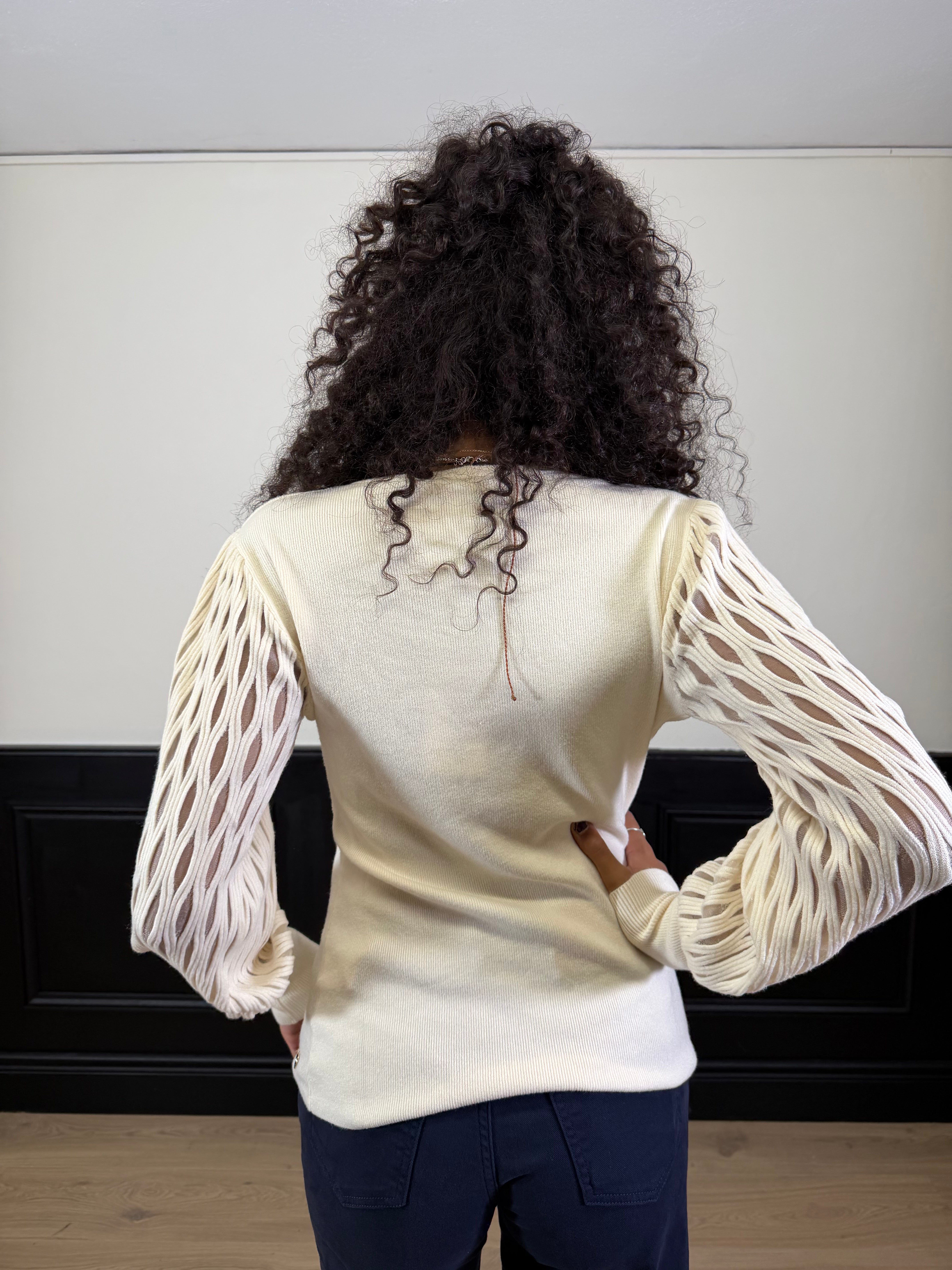 Maglia con maniche traforate