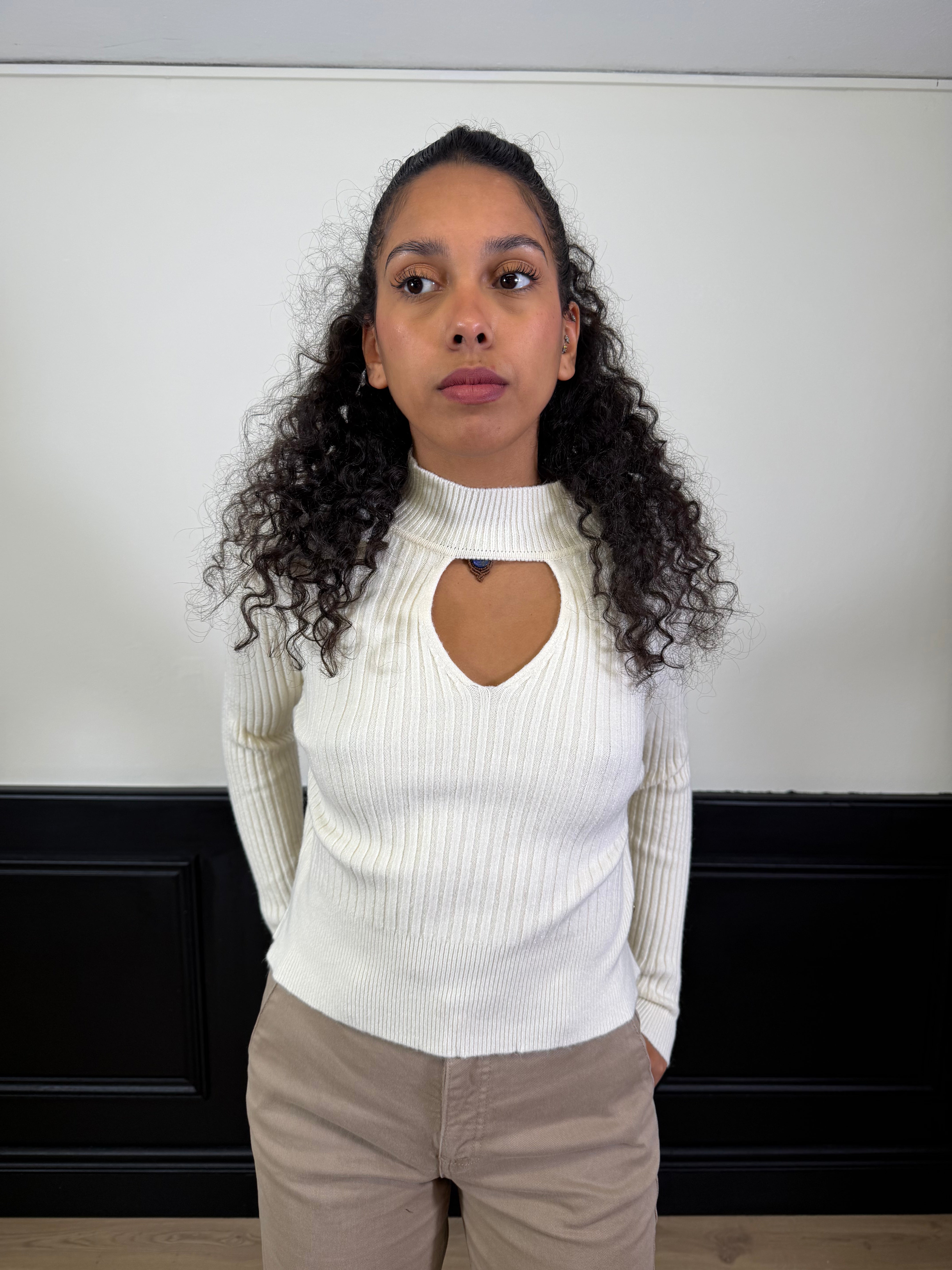 Maglia crop aderente con apertura