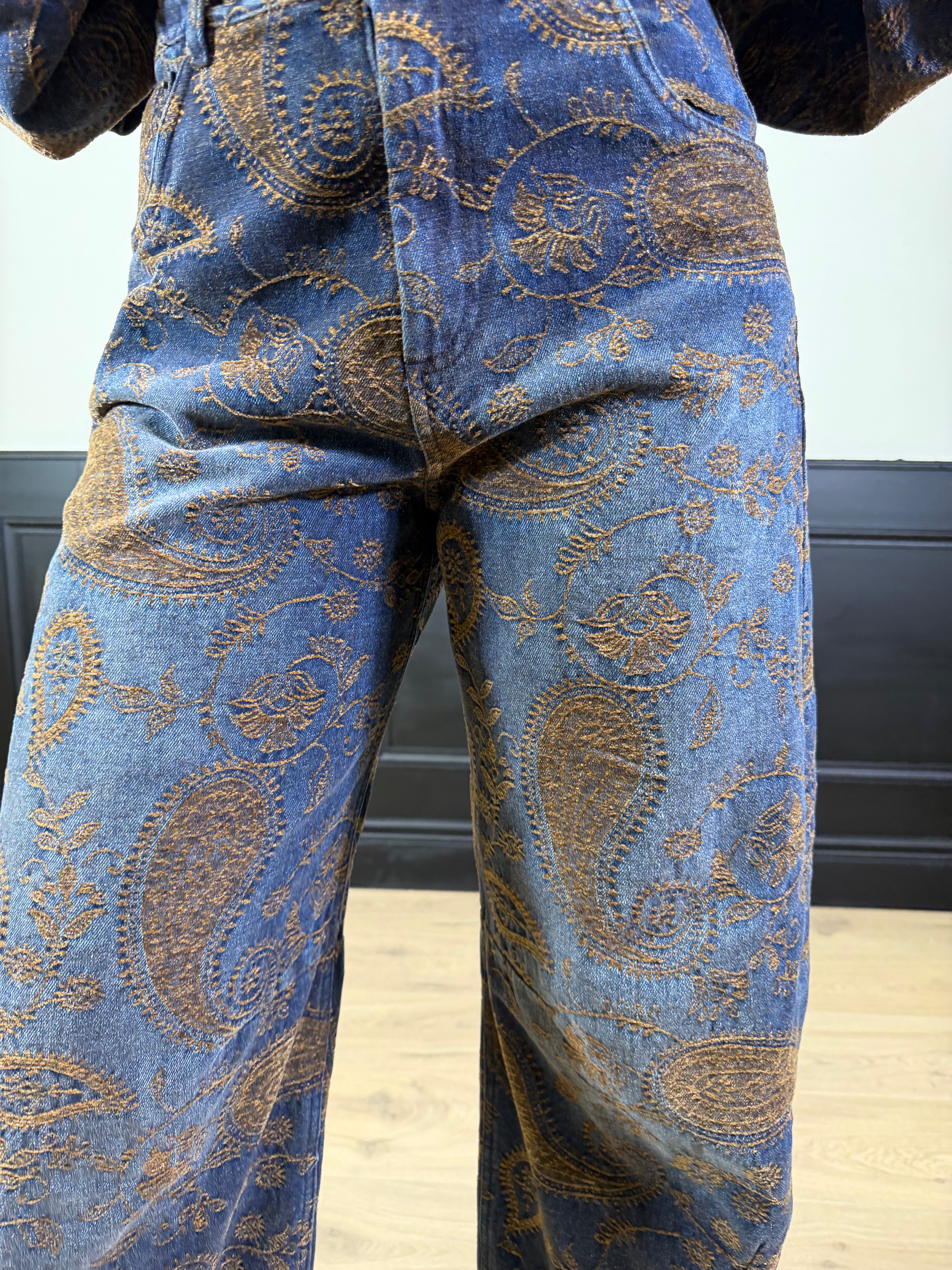 Jeans balloon con ricami