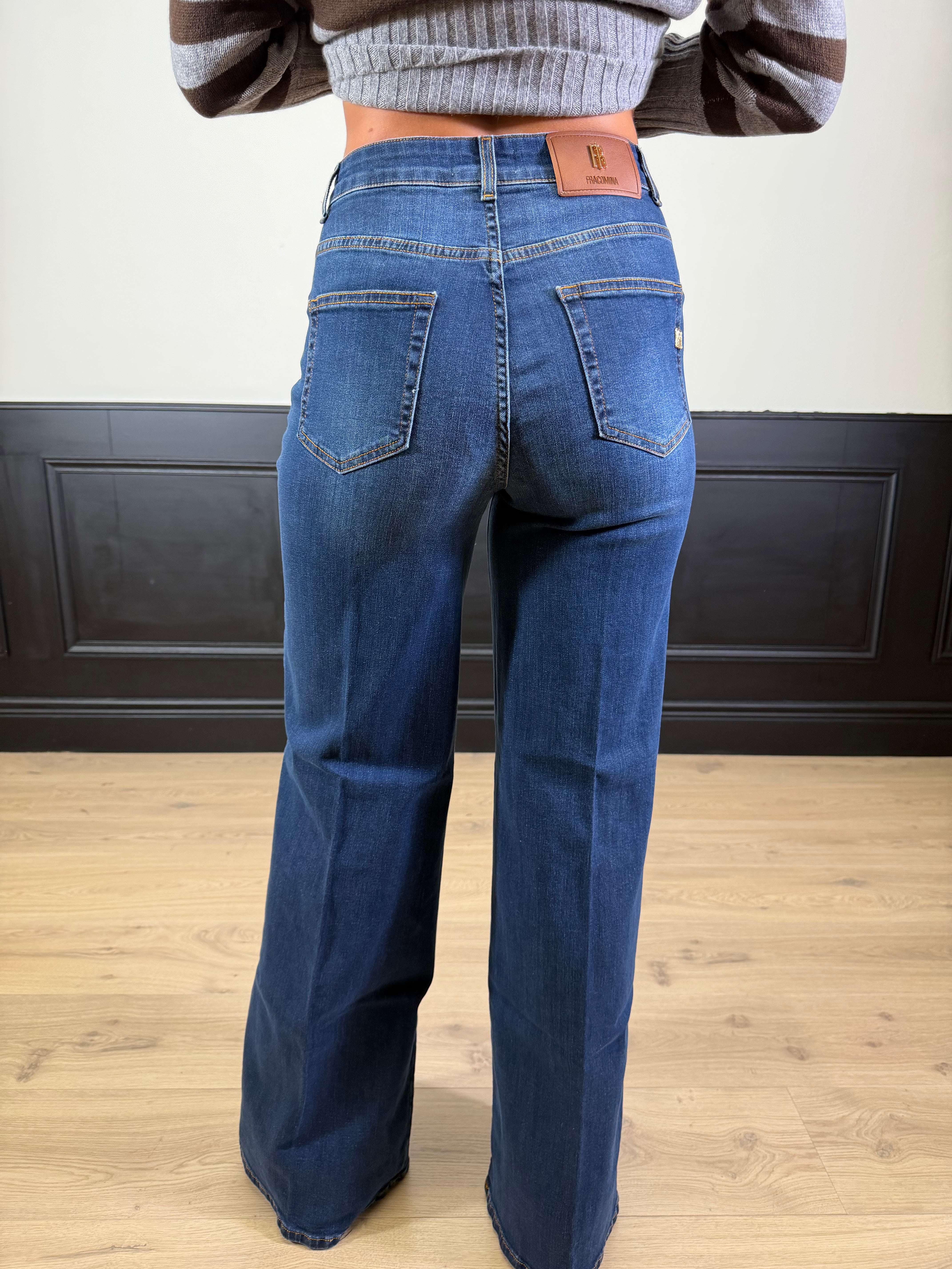 Jeans flare in denim con lavaggio medio/scuro