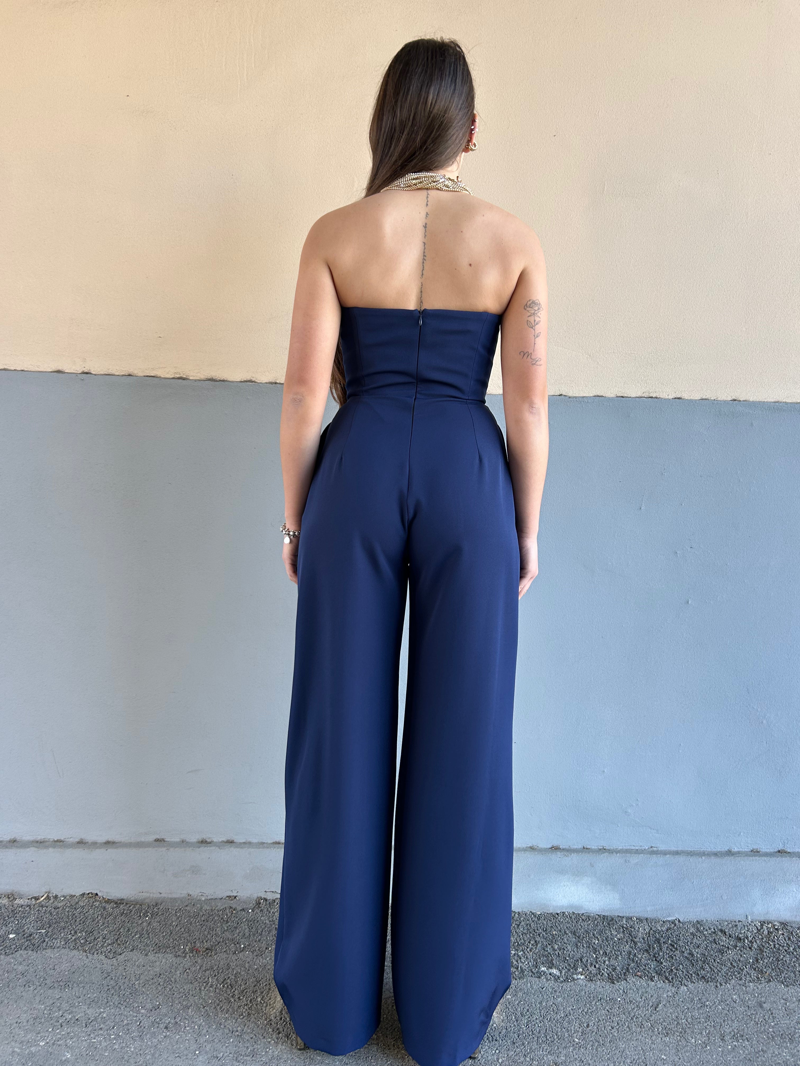 Tuta con scollo e pantalone palazzo