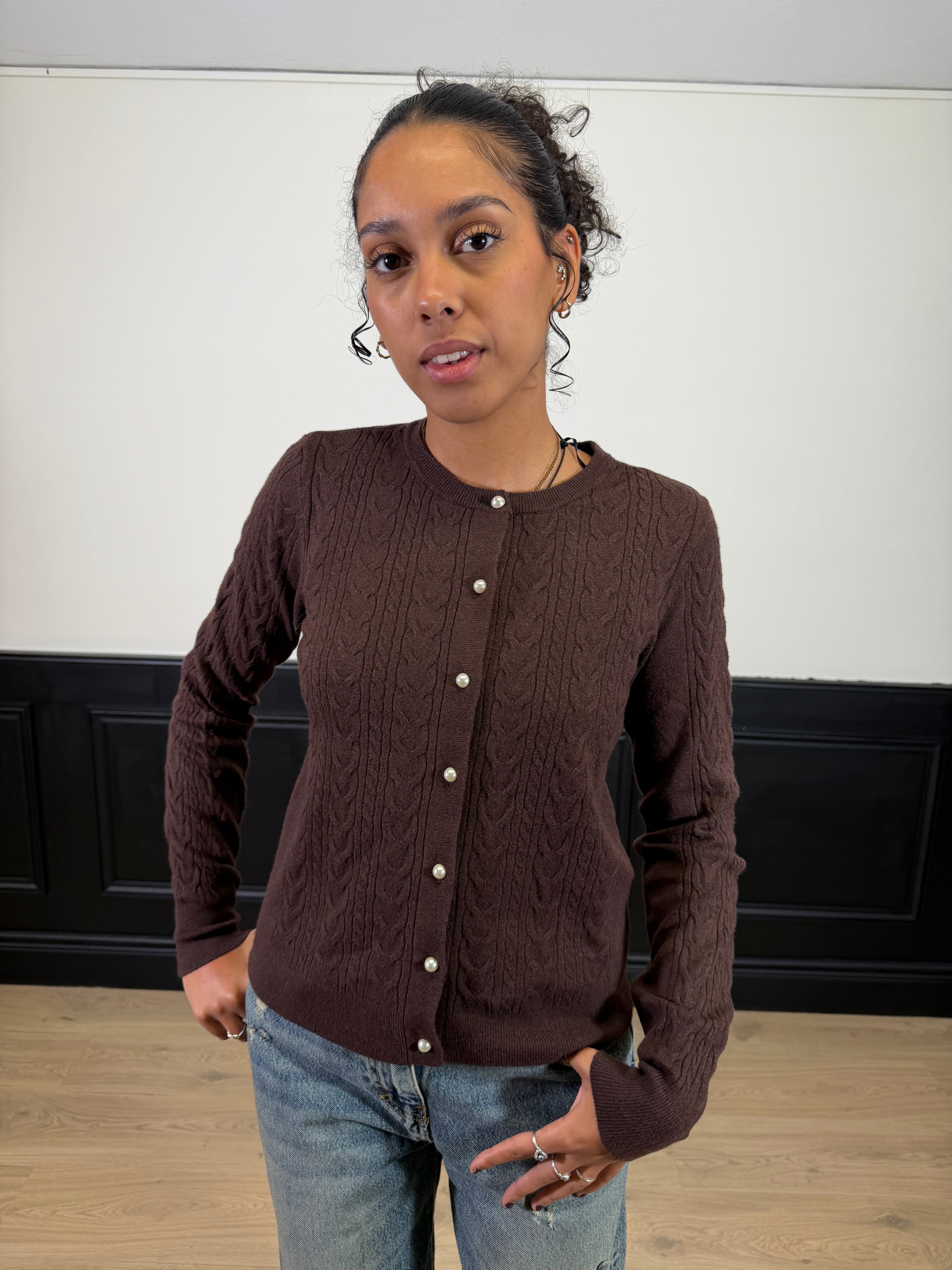 Cardigan treccia con bottoni perle