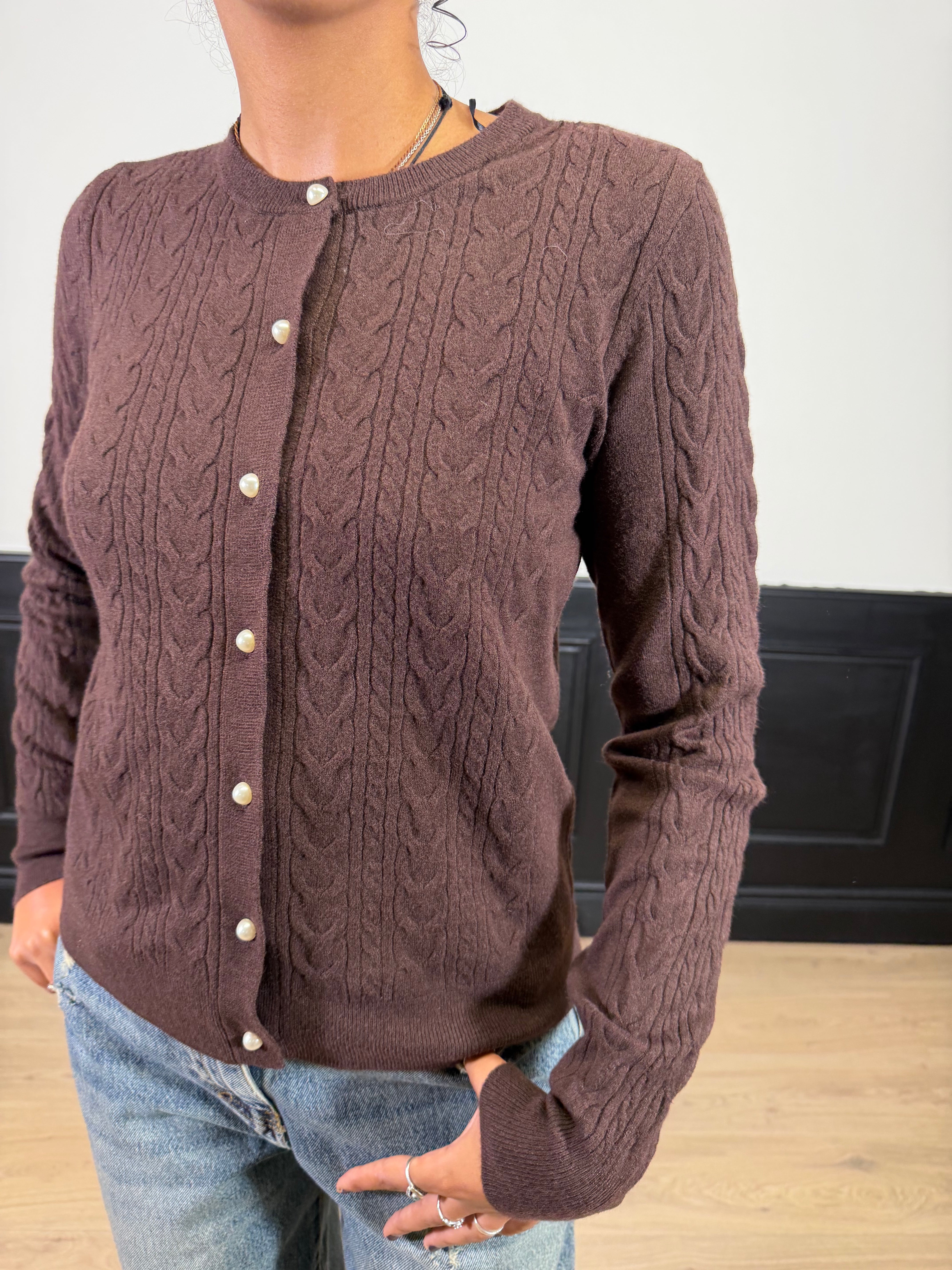 Cardigan treccia con bottoni perle
