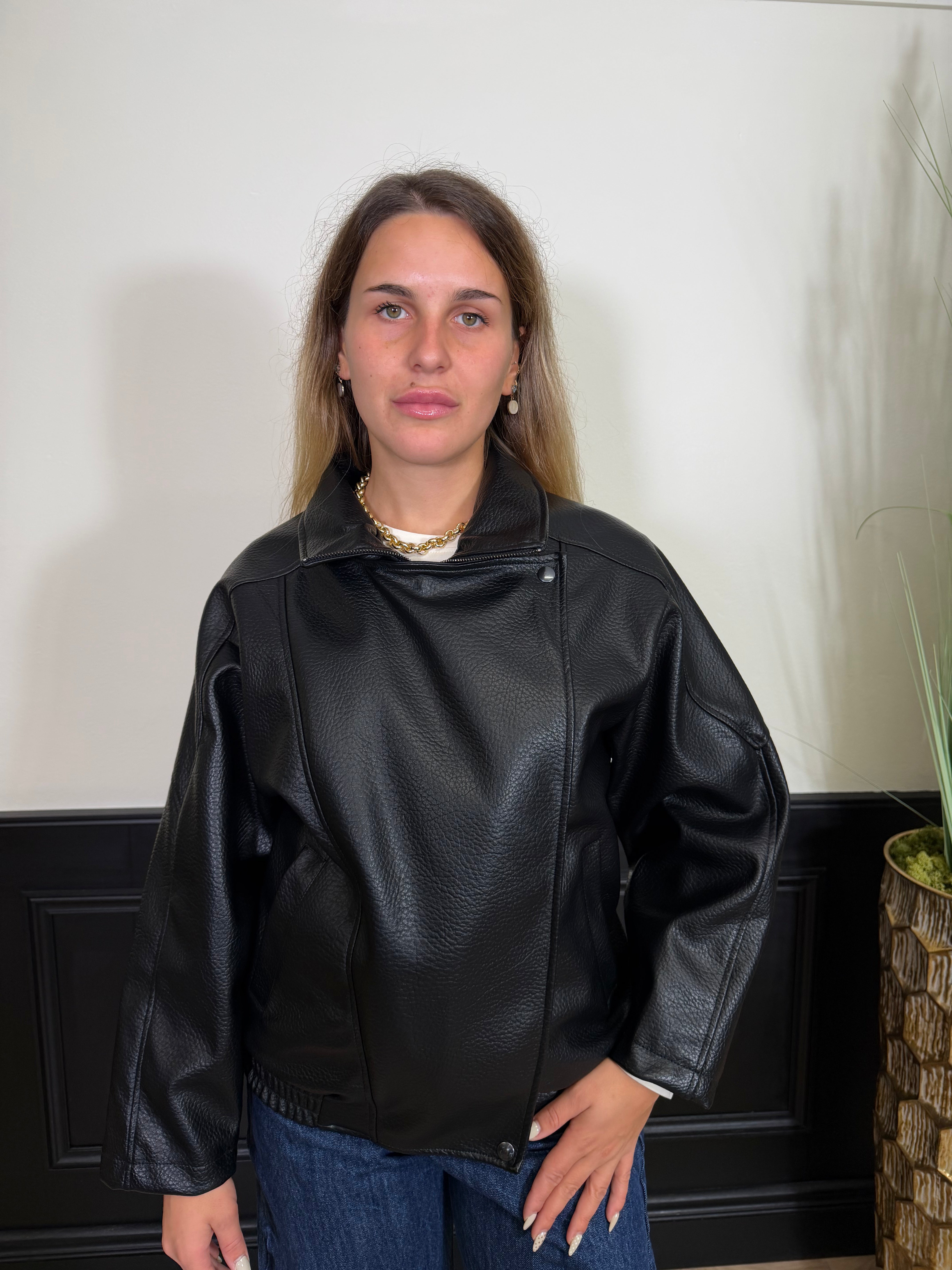 Bomber in ecopelle con chiusura laterale