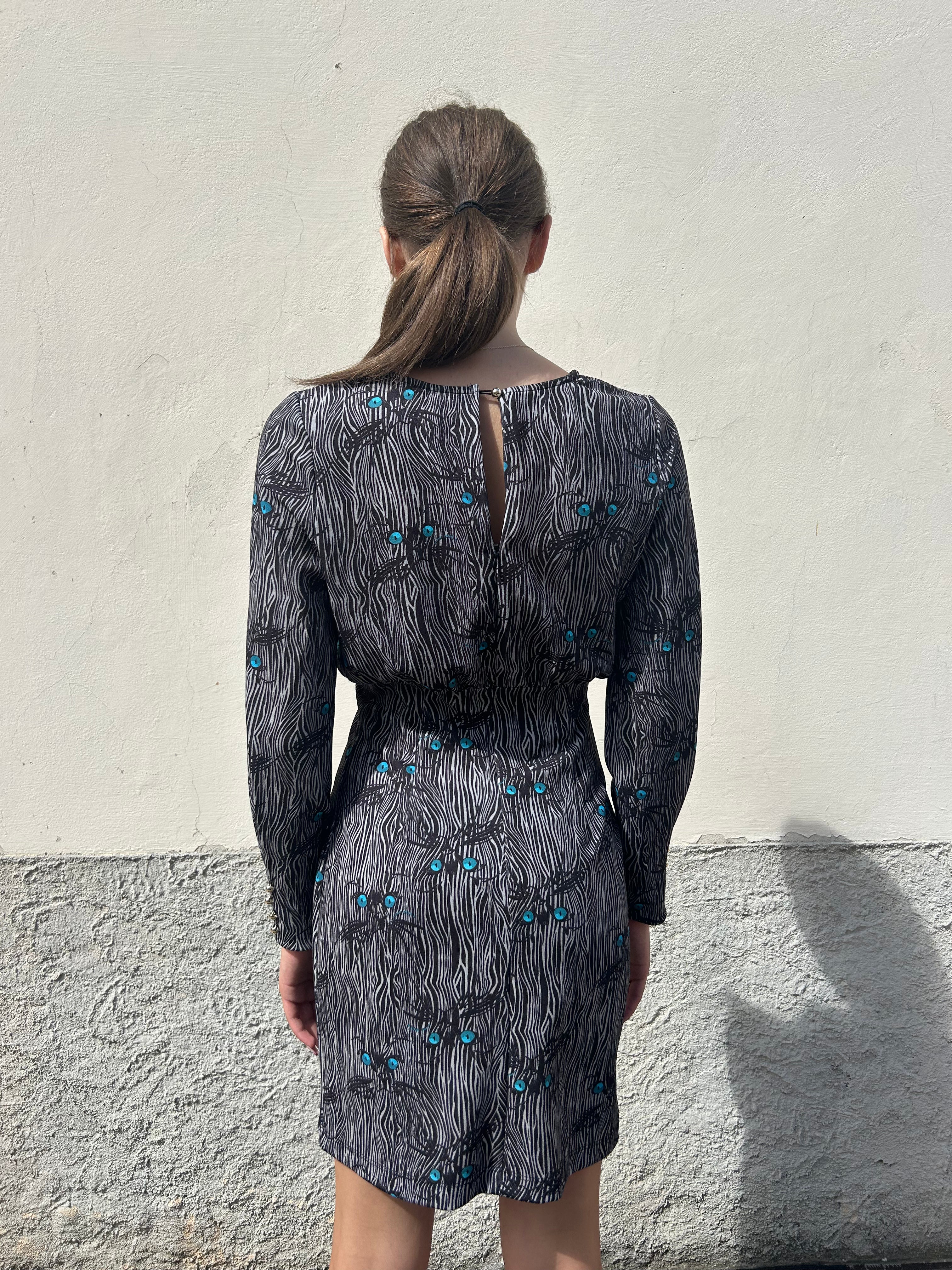 Abito corto fantasia zebrata con occhi di gatto