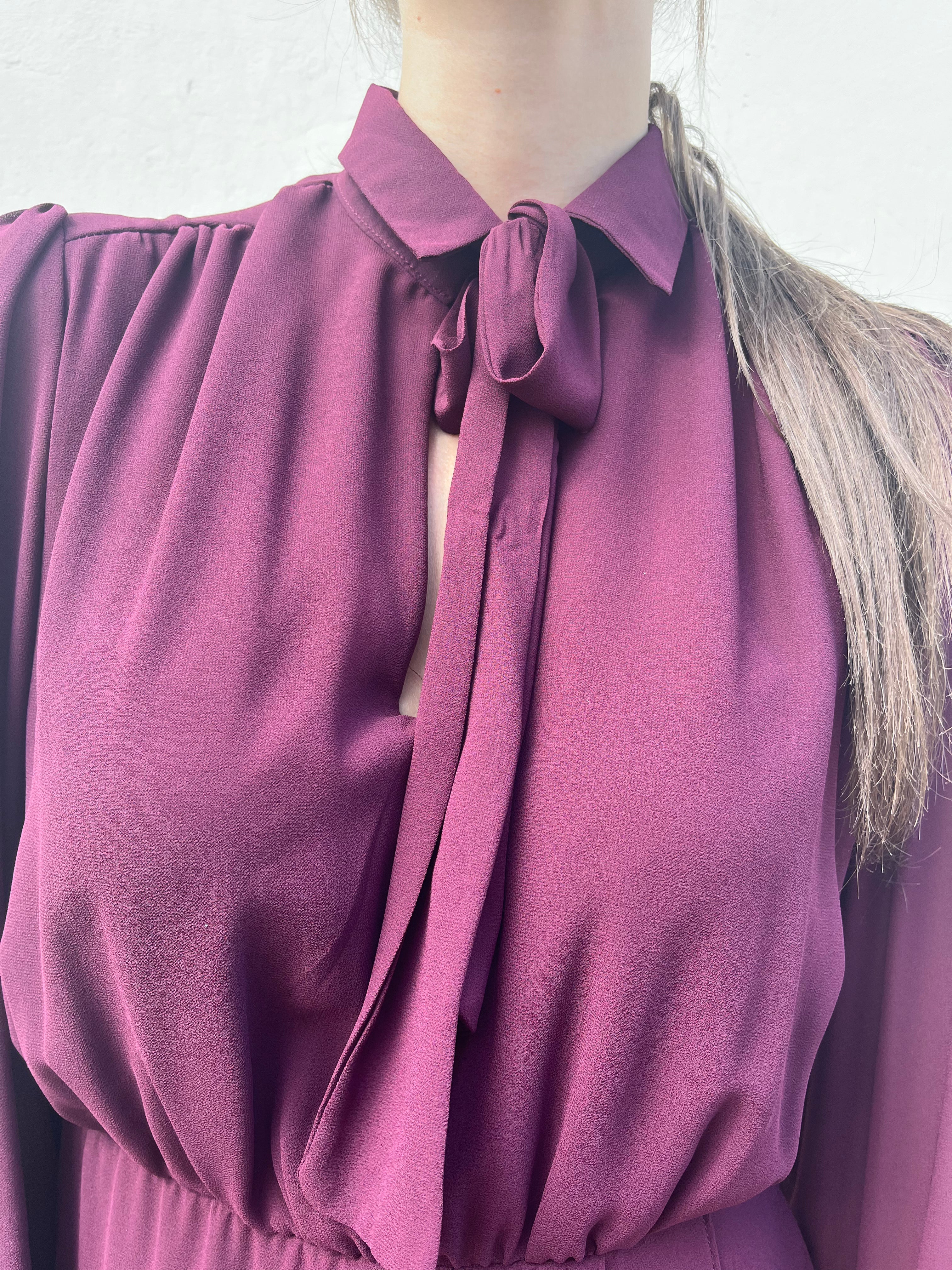 Abito corto con fiocco