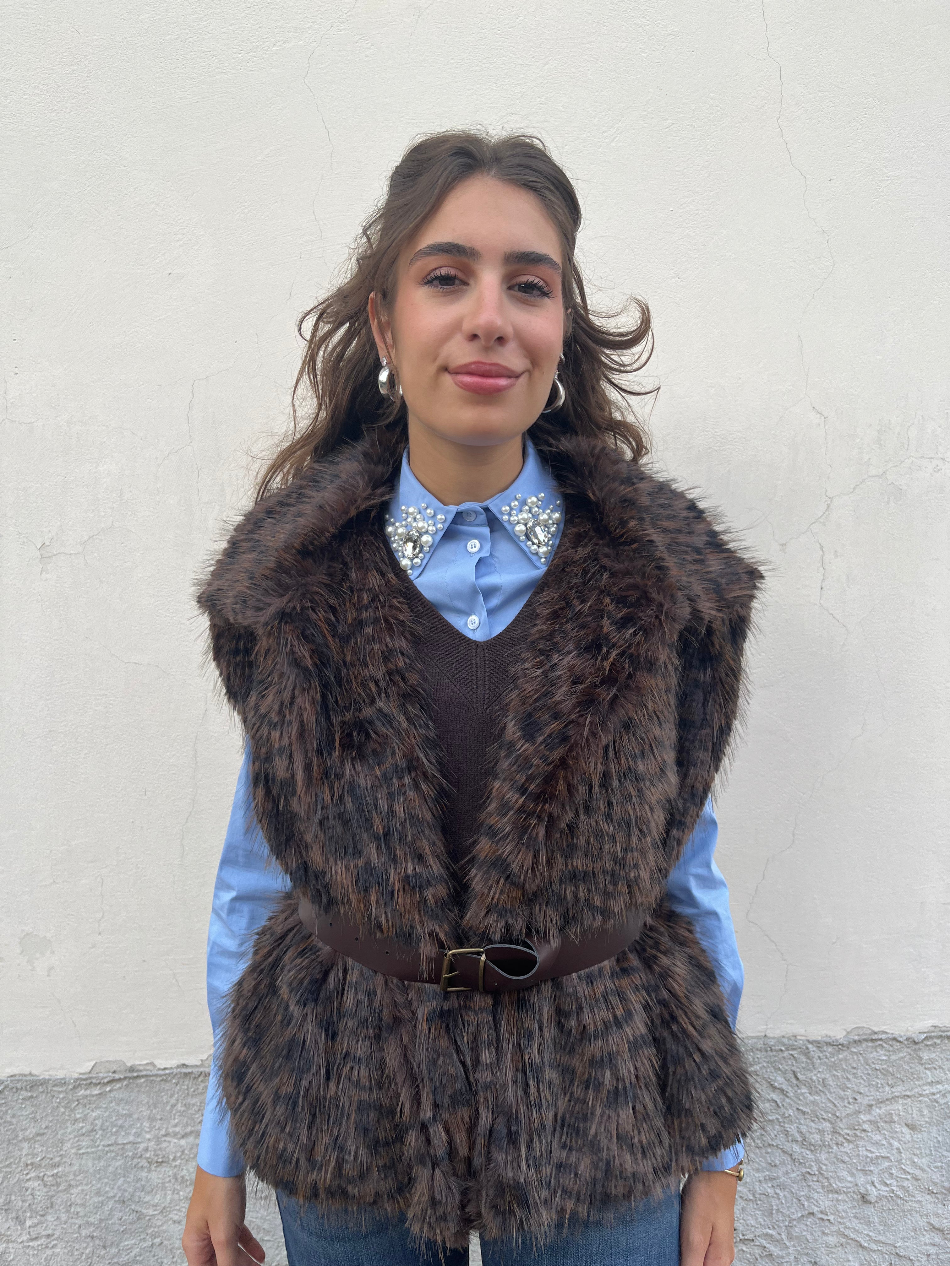 Gilet in eco pelliccia con cintura