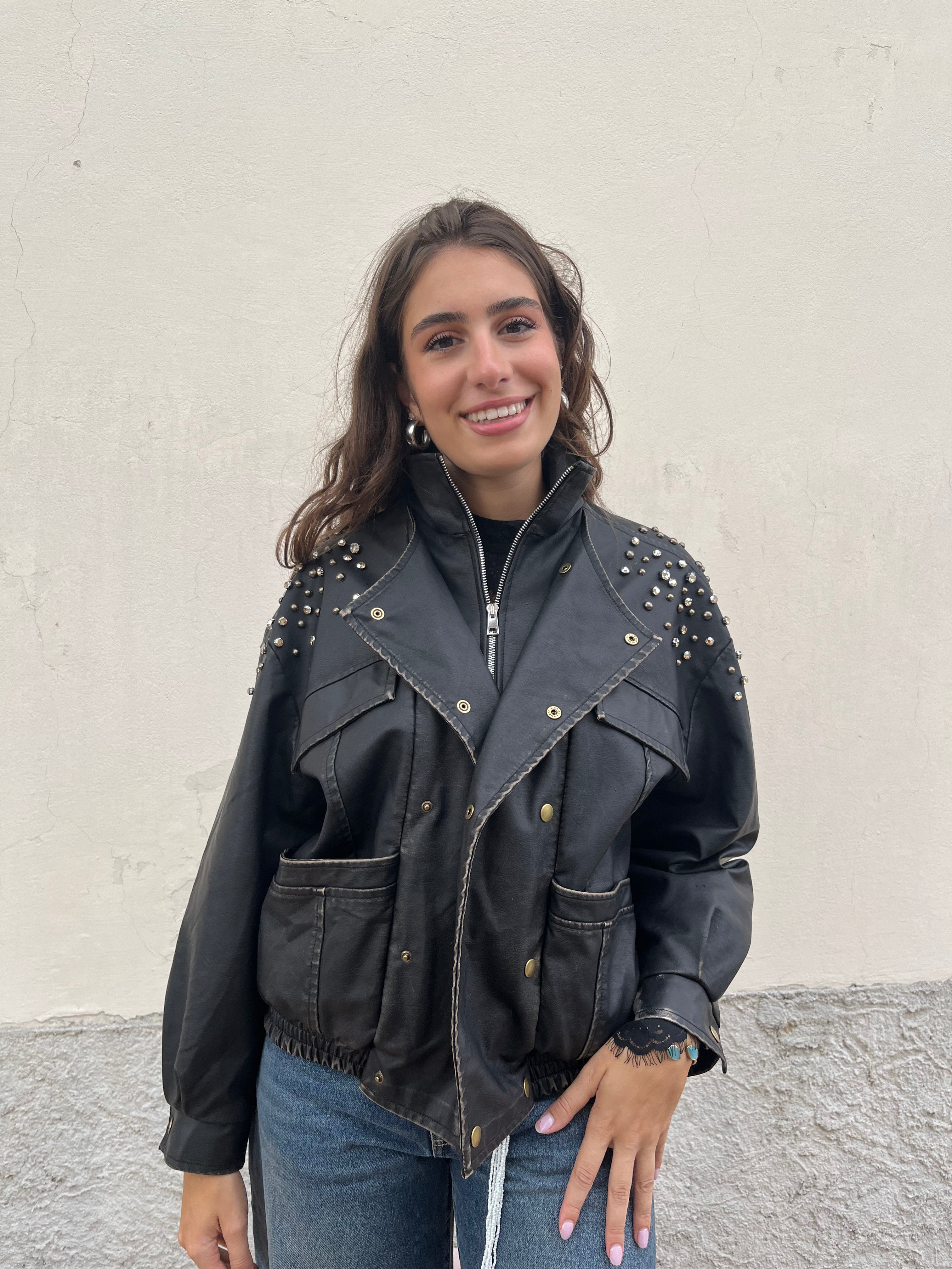 Bomber in eco pelle invecchiata con strass