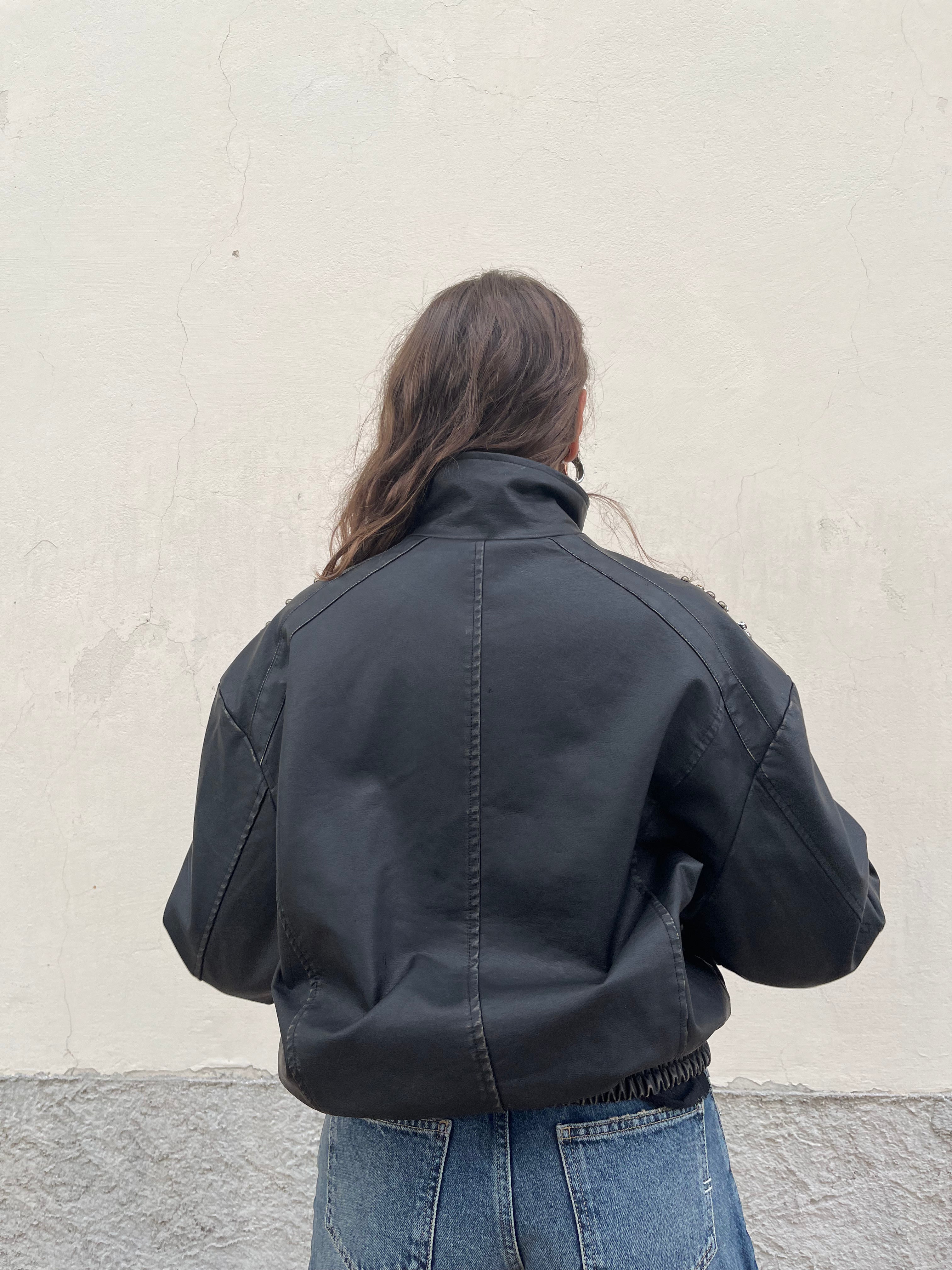 Bomber in eco pelle invecchiata con strass