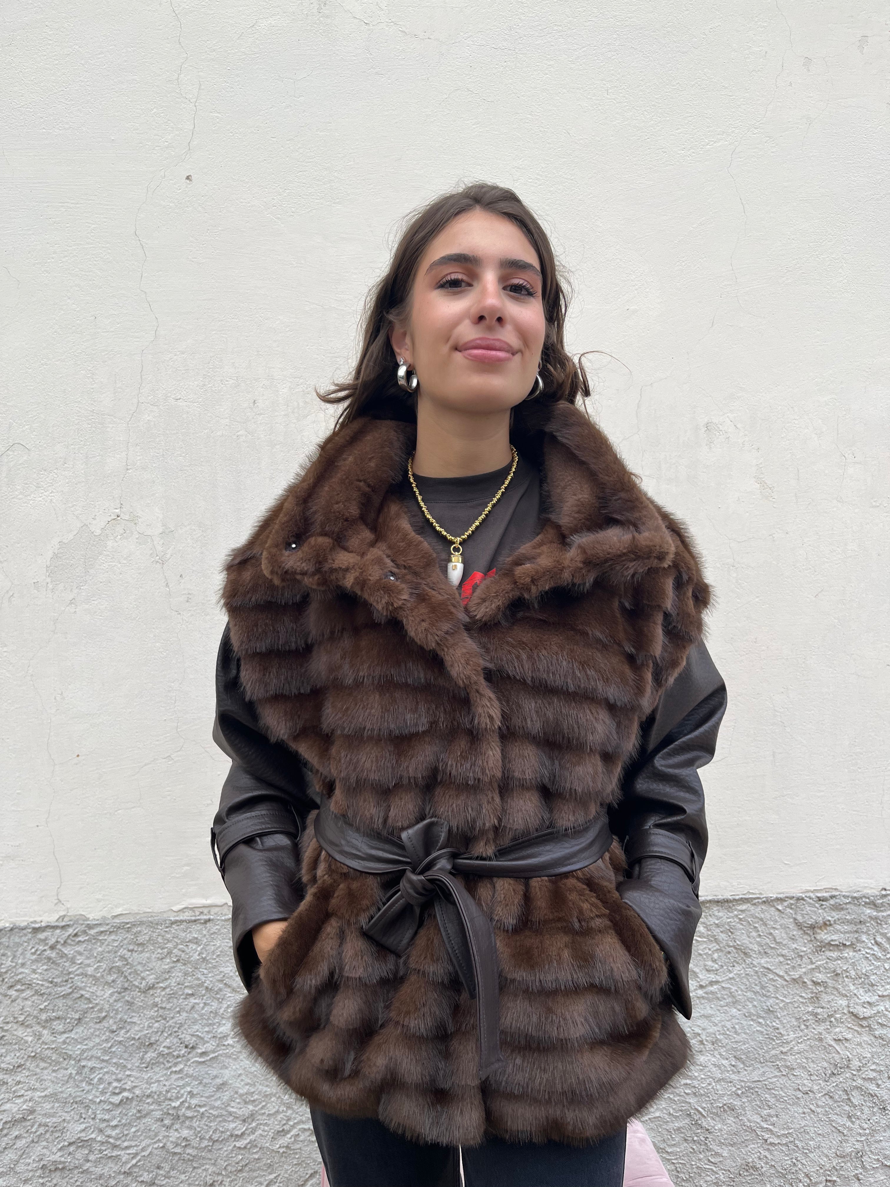 Eco pelliccia con maniche ecopelle