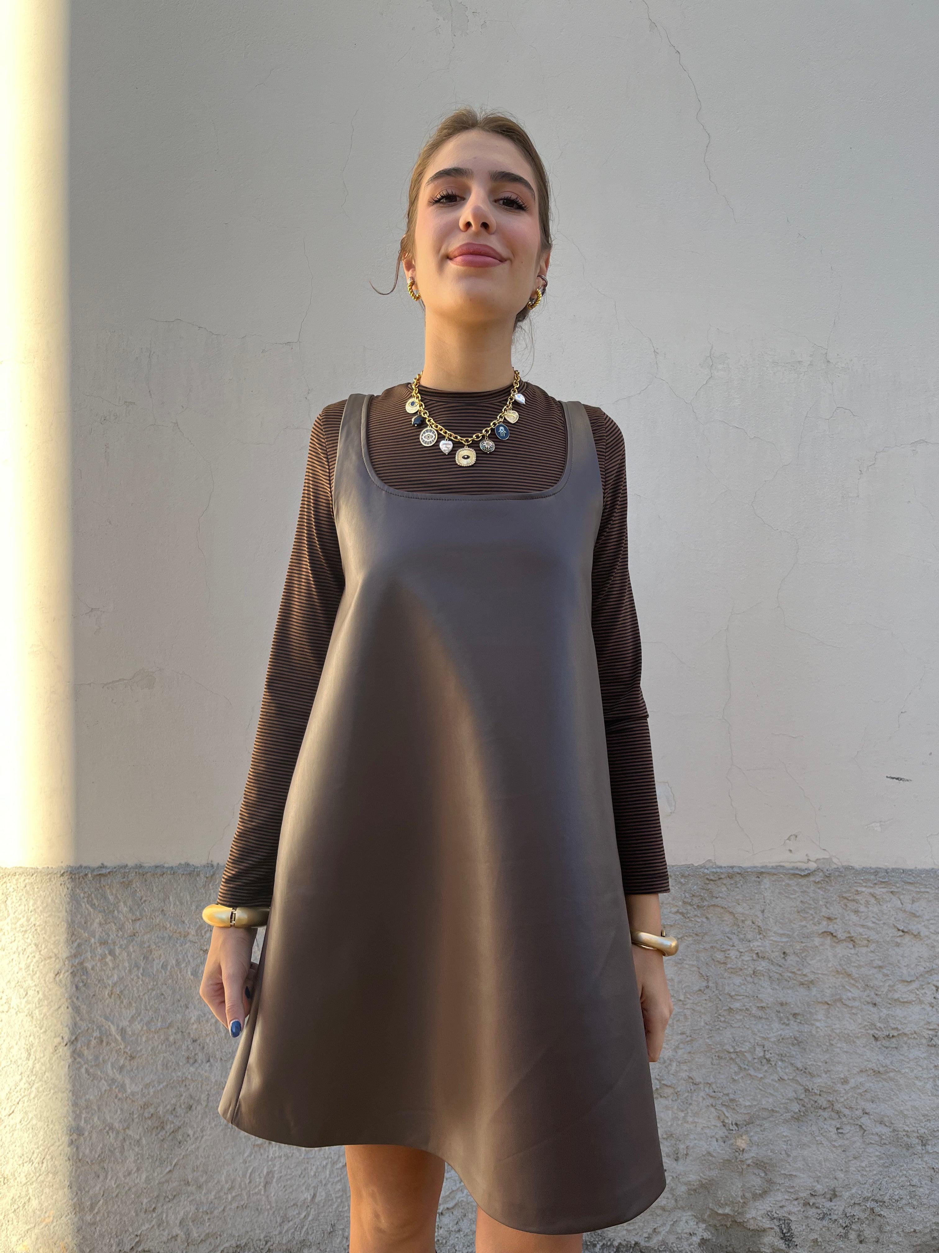 Abito corto in ecopelle