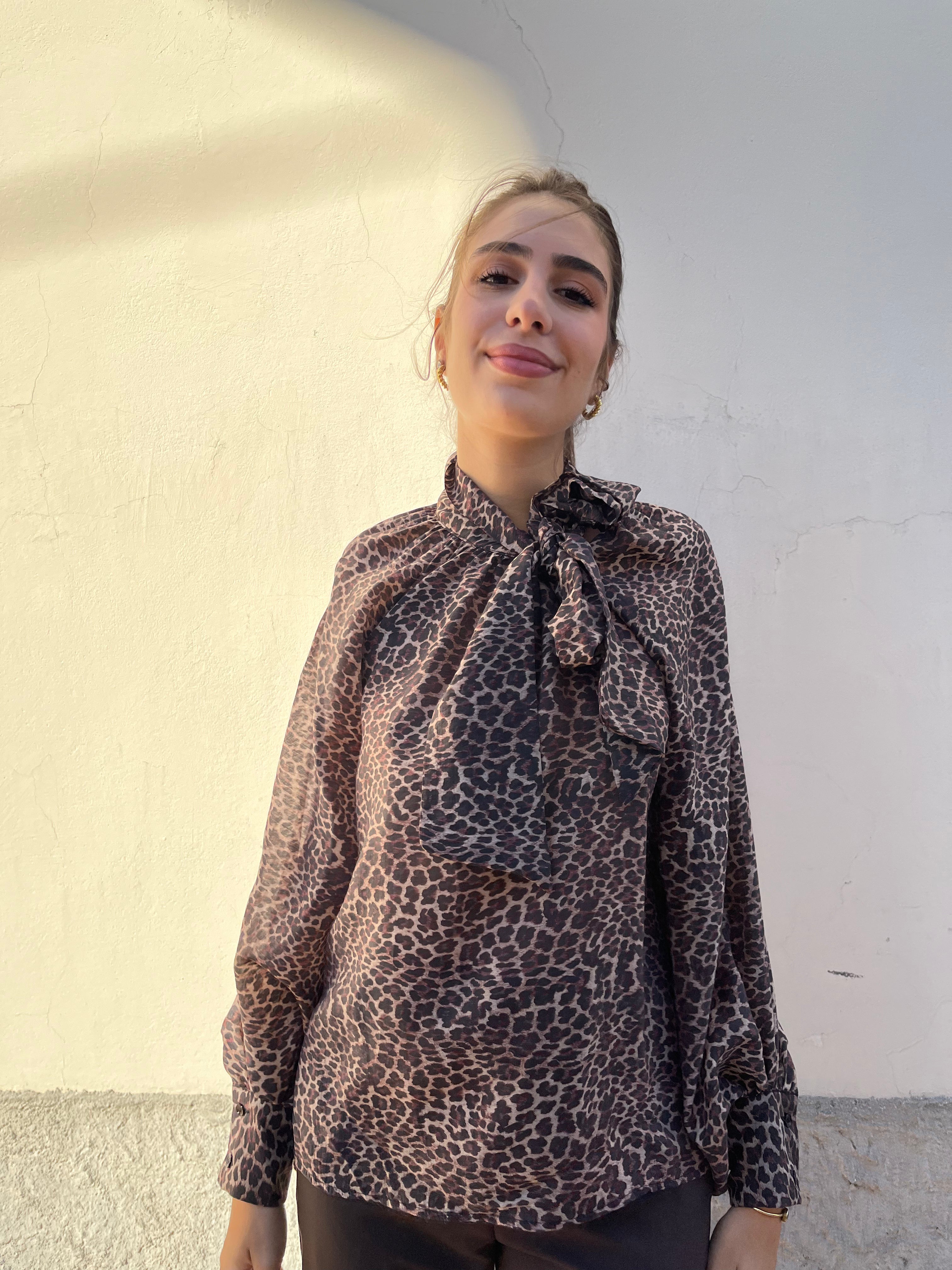 Camicia maculata con fiocco