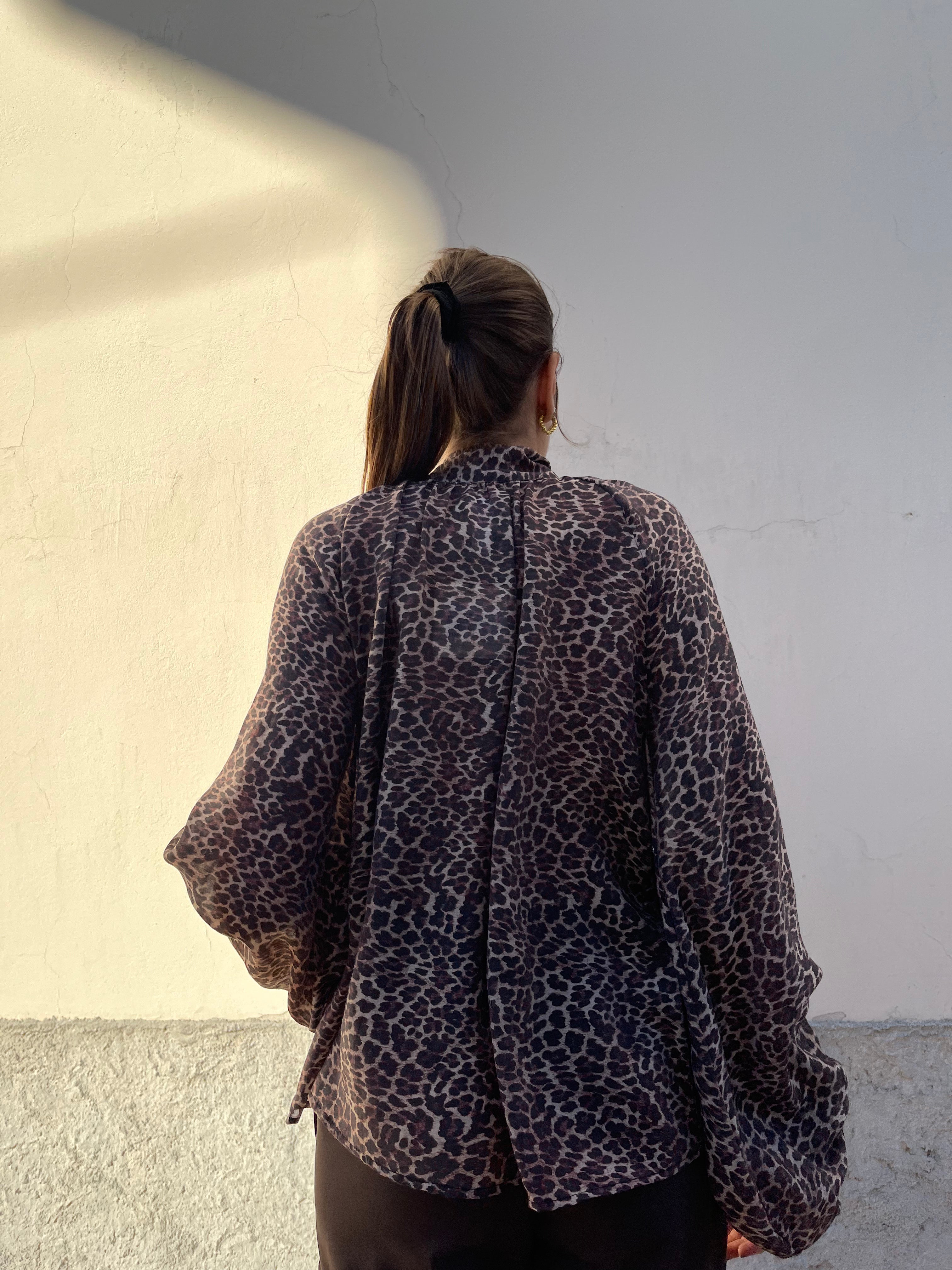 Camicia maculata con fiocco