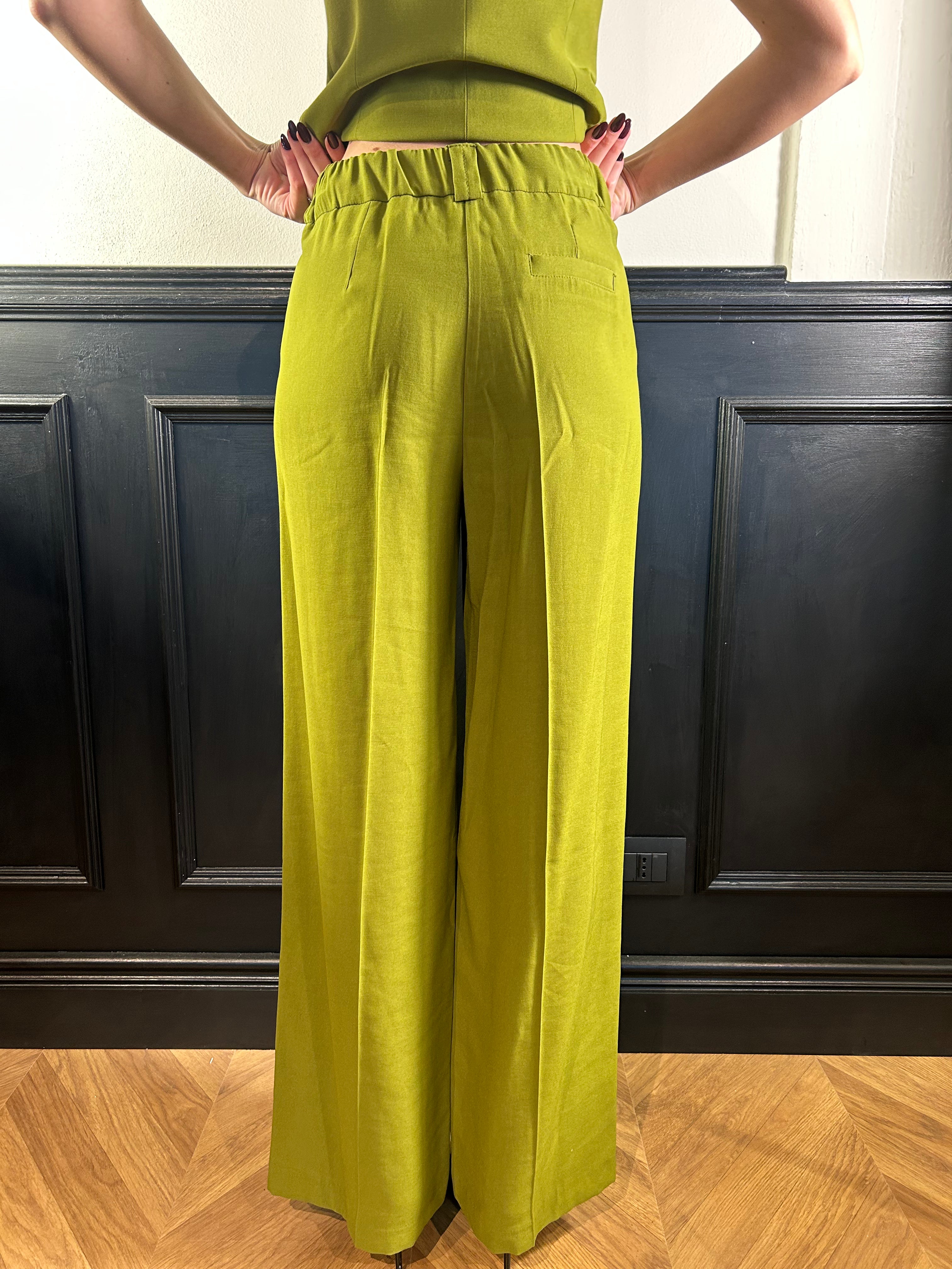 Completo gilet e pantalone verde olio