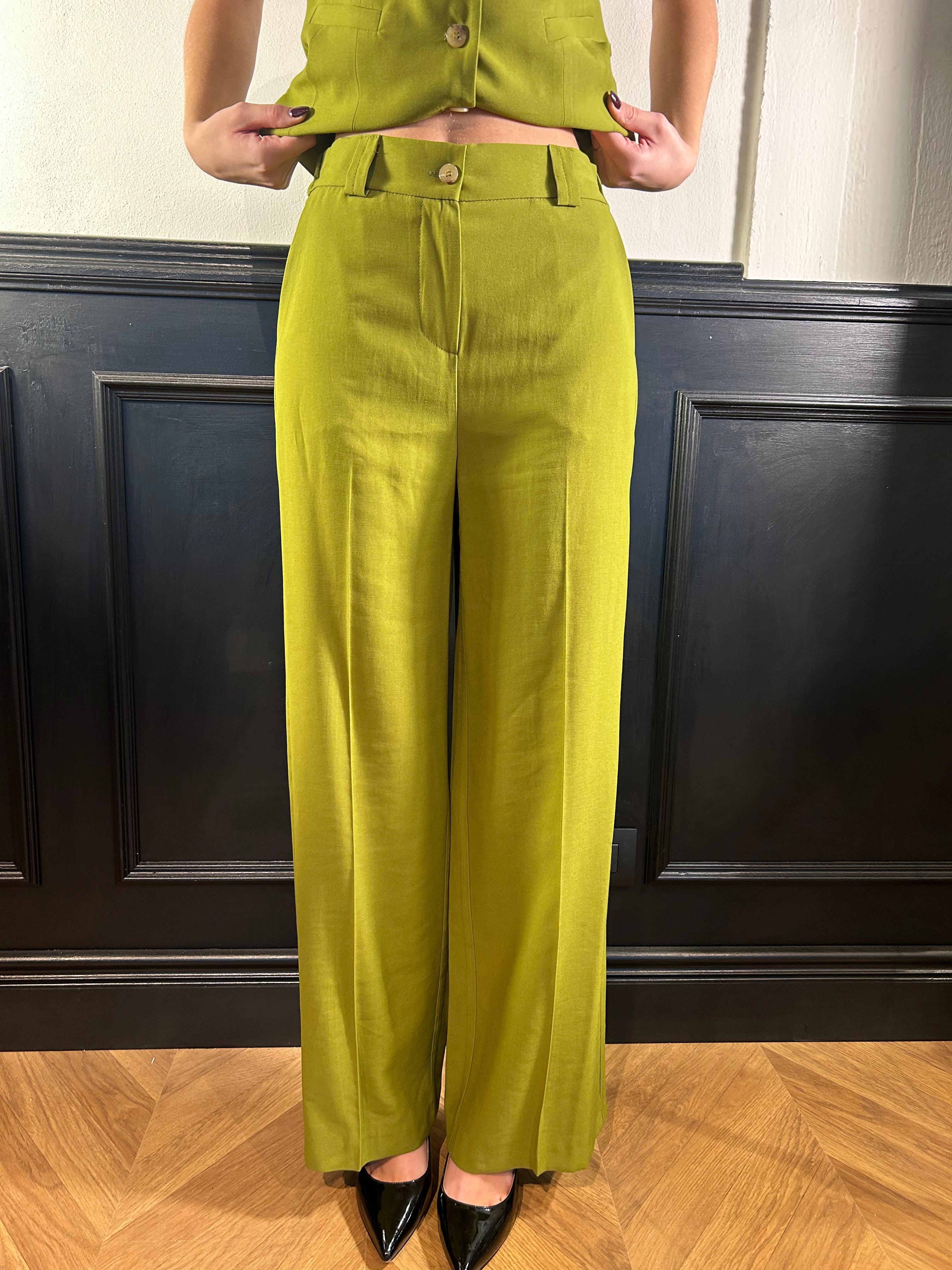 Completo gilet e pantalone verde olio