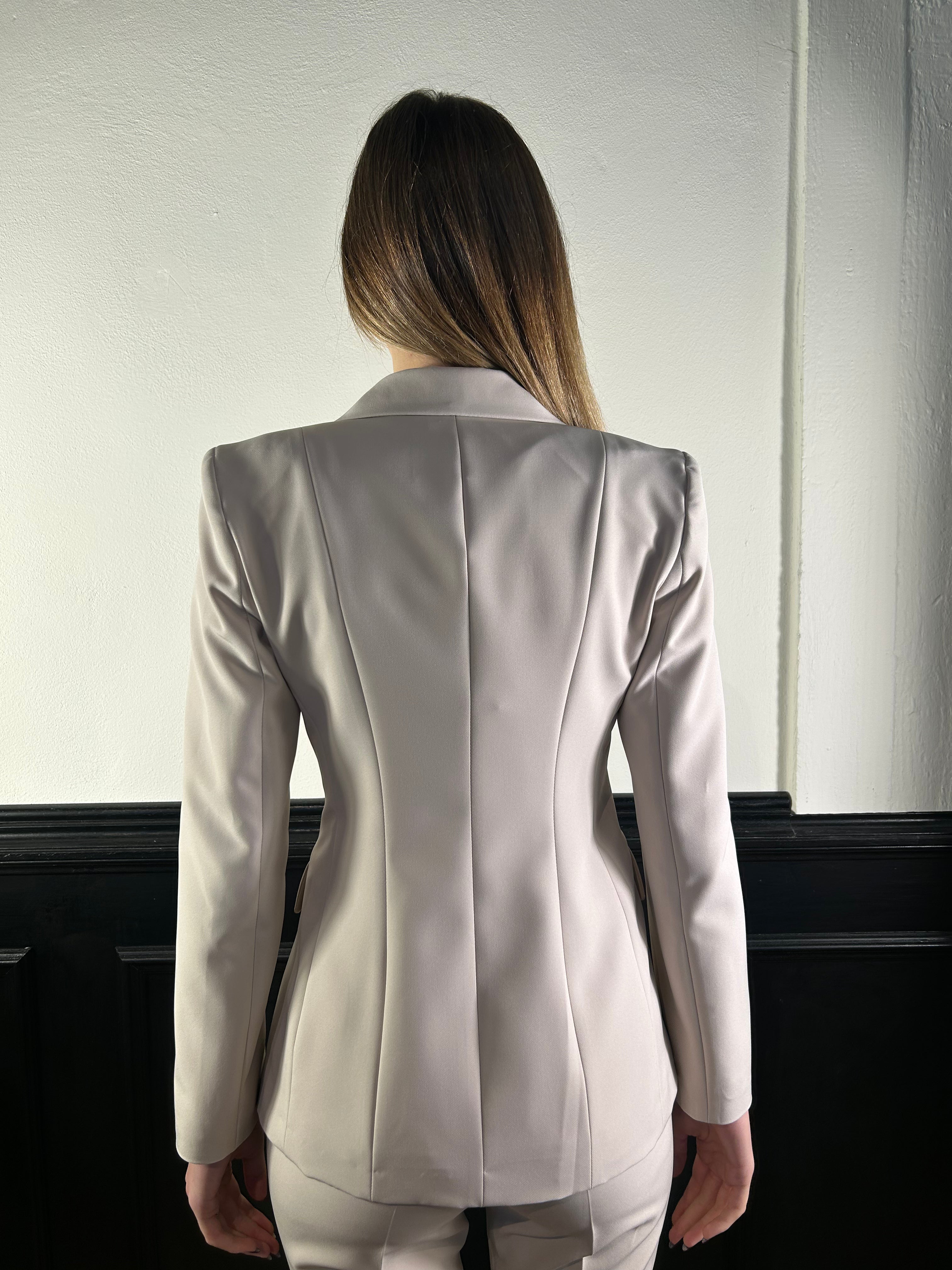 Tailleur giacca doppiopetto e pantalone scampanato avorio