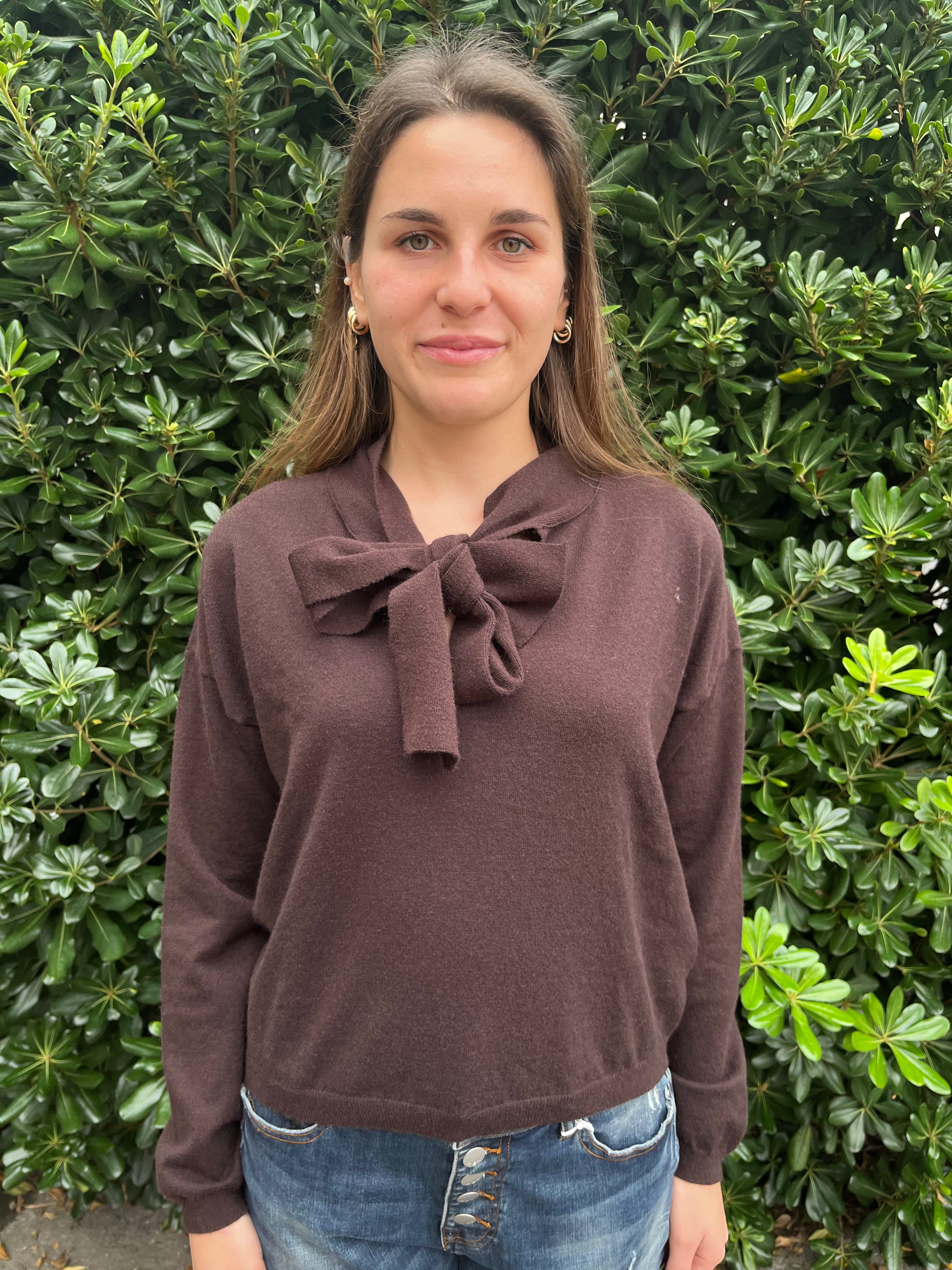 Maglia con fiocco frontale