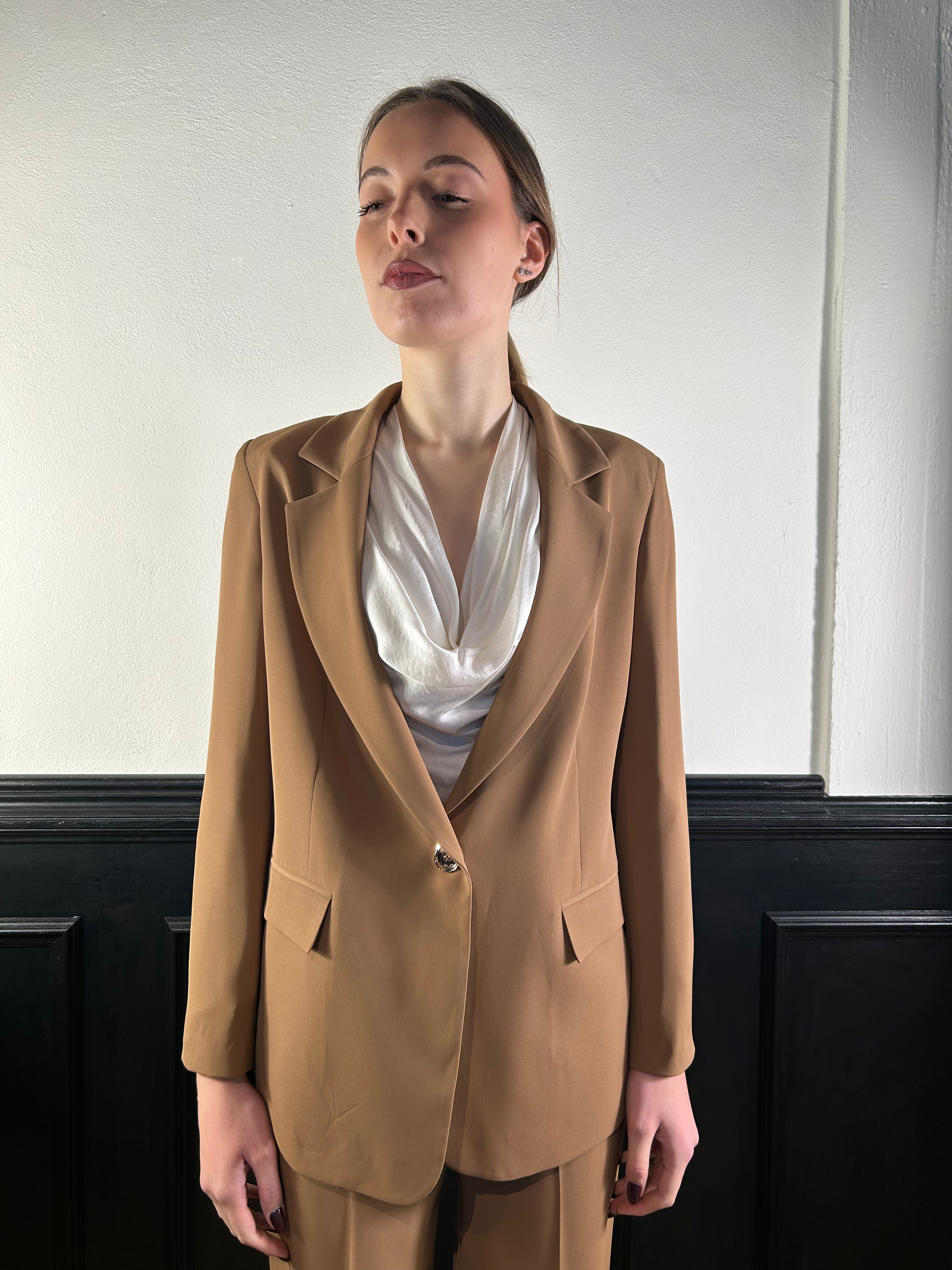 Giacca Lasty con bottone oro e patte