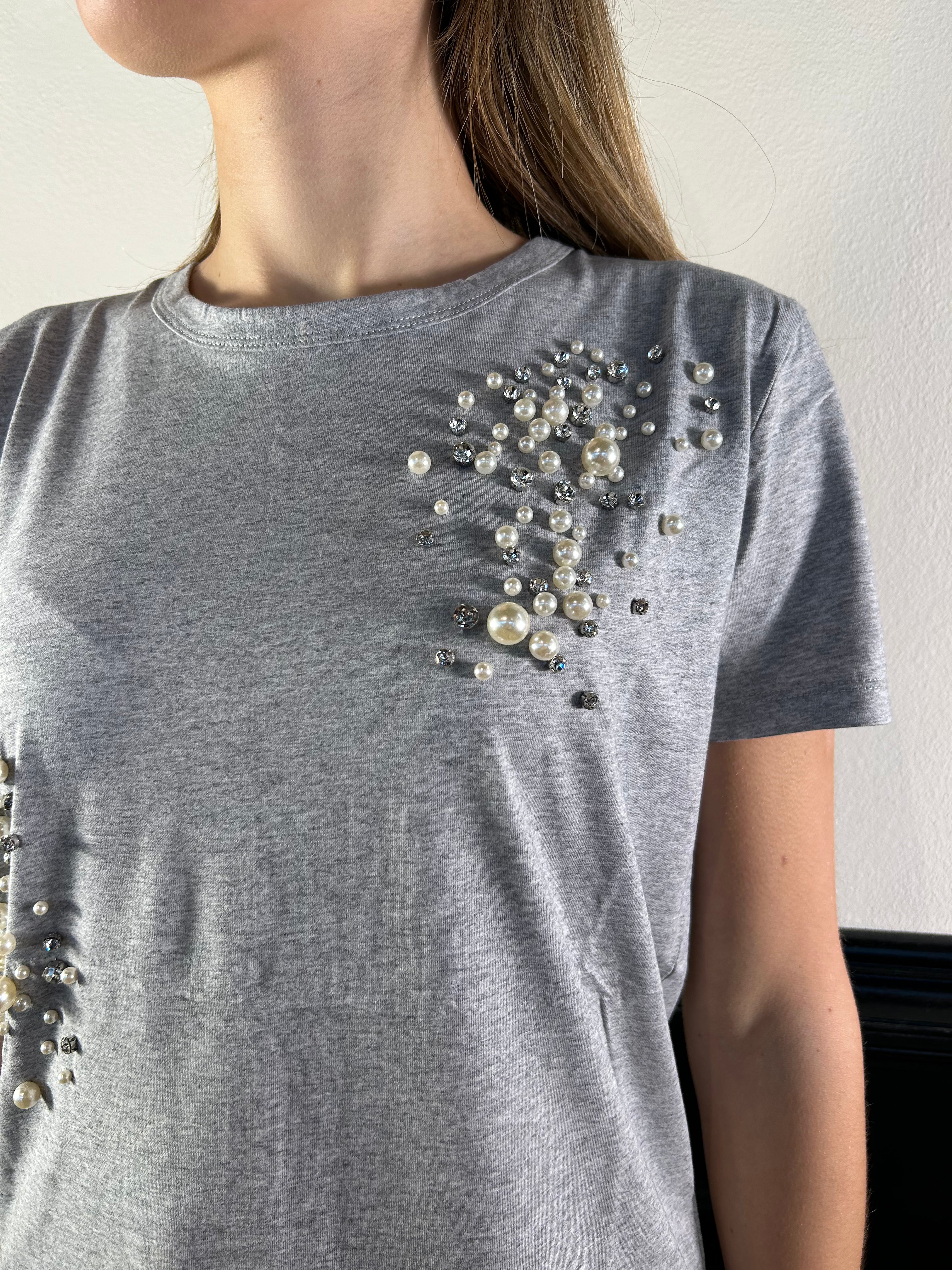 T-shirt Angelyna con applicazioni e fiocco sul retro