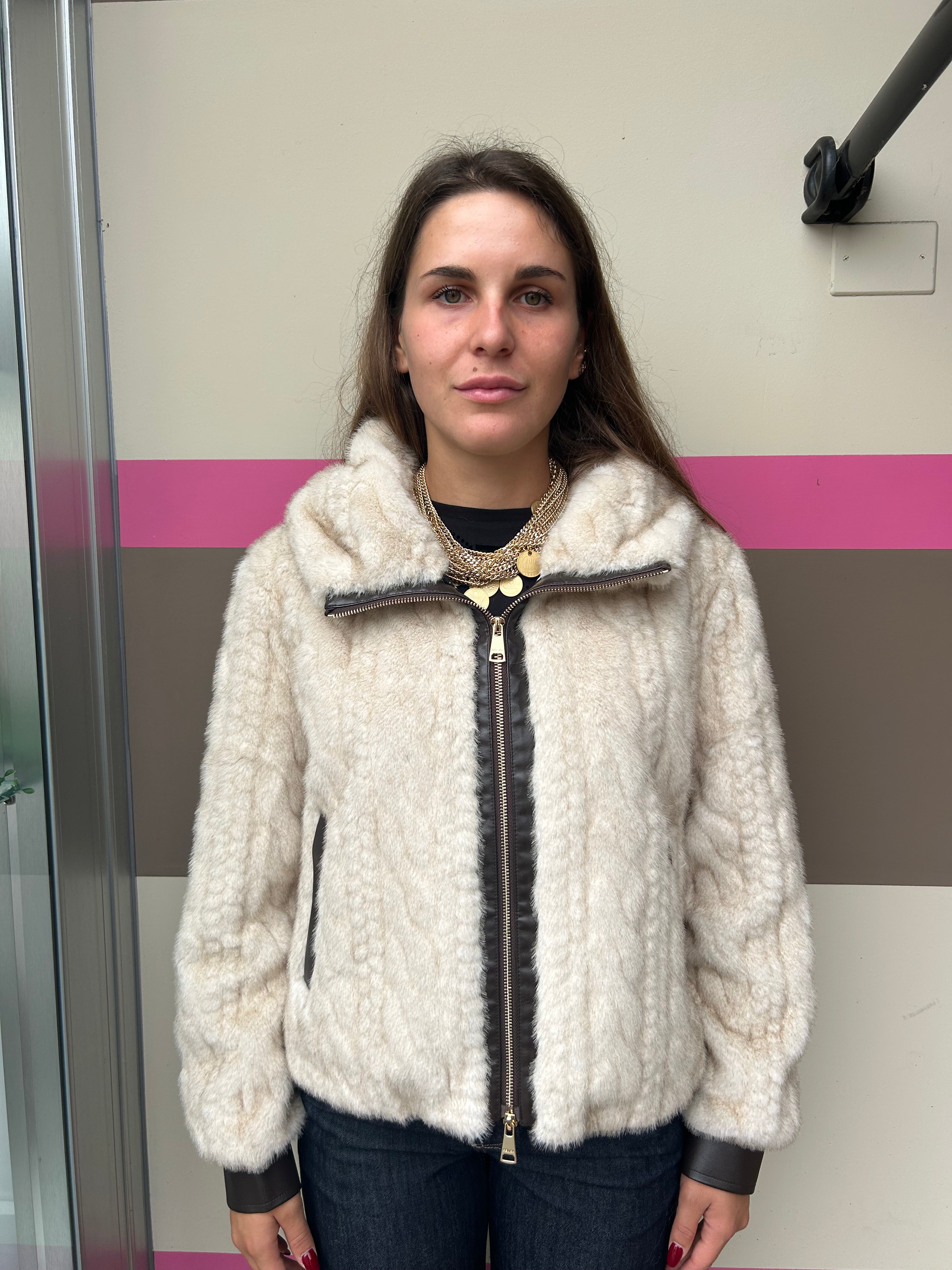 Ecopelliccia con lavorazione trecce più inserti ecopelle