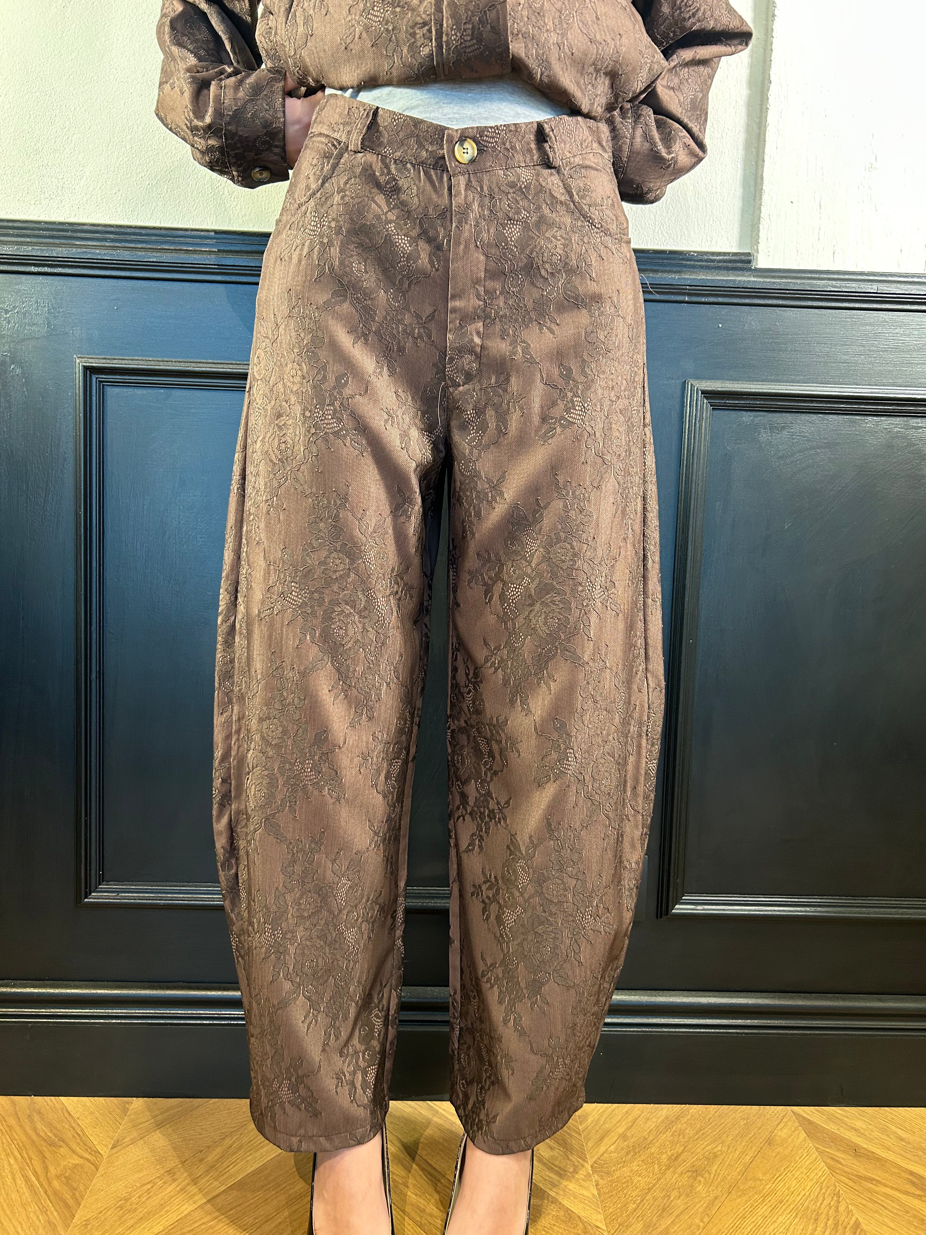 Pantalone barrel fit in pizzo moro