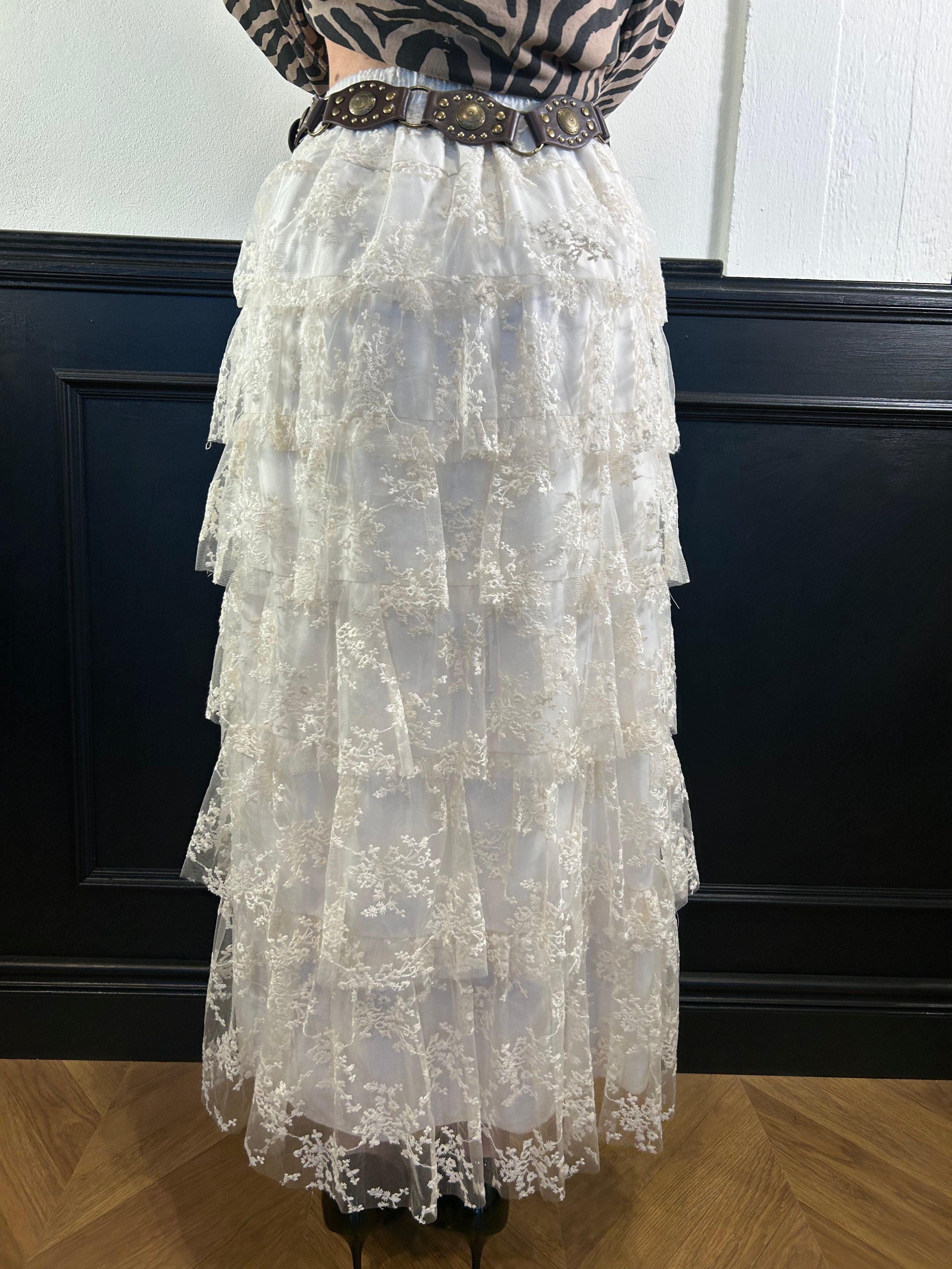 Gonna in pizzo con cintura