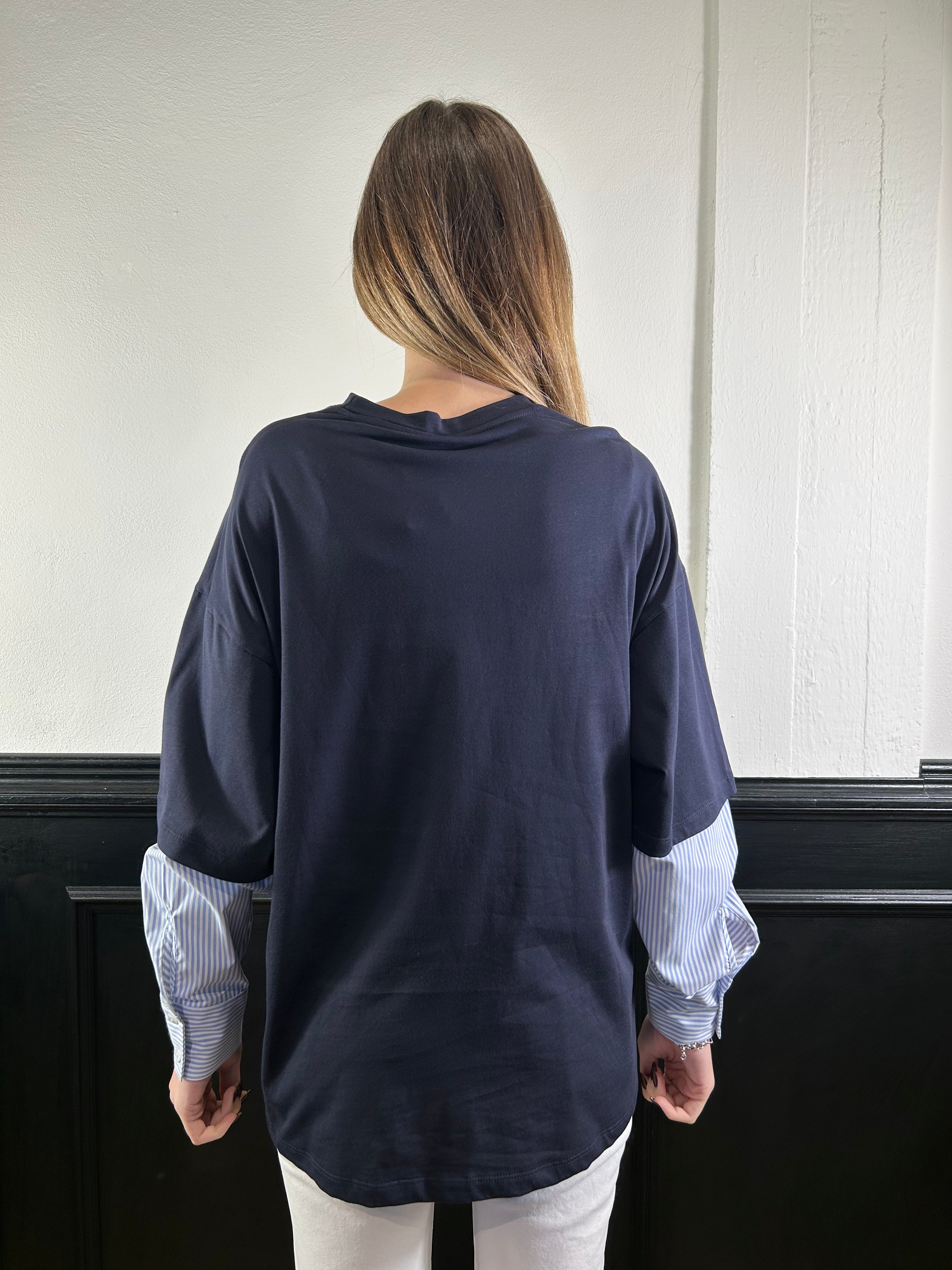 T-shirt blu con maniche camicia oxford