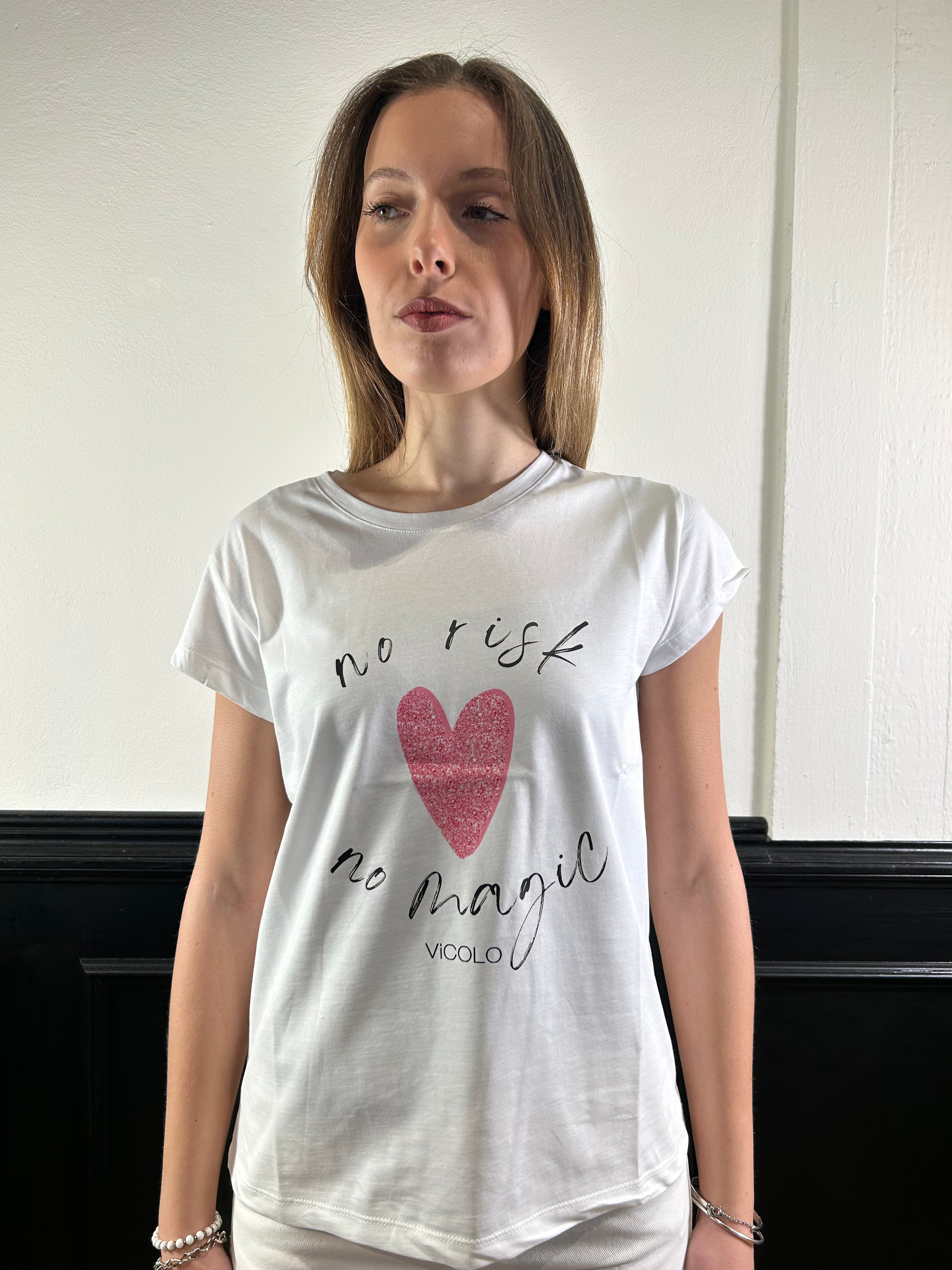 T-shirt stampa cuore rosa e scritta