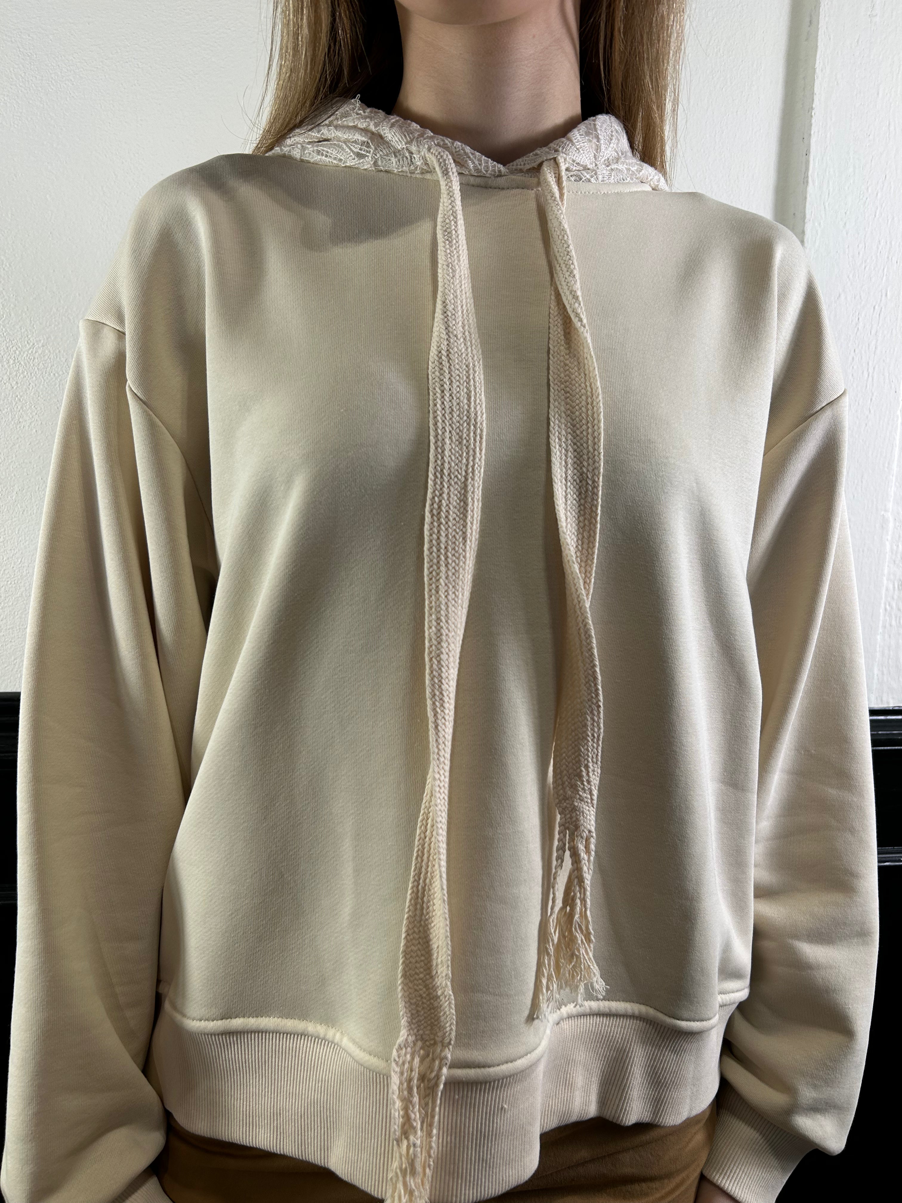 Felpa burro con cappuccio in pizzo ricamato