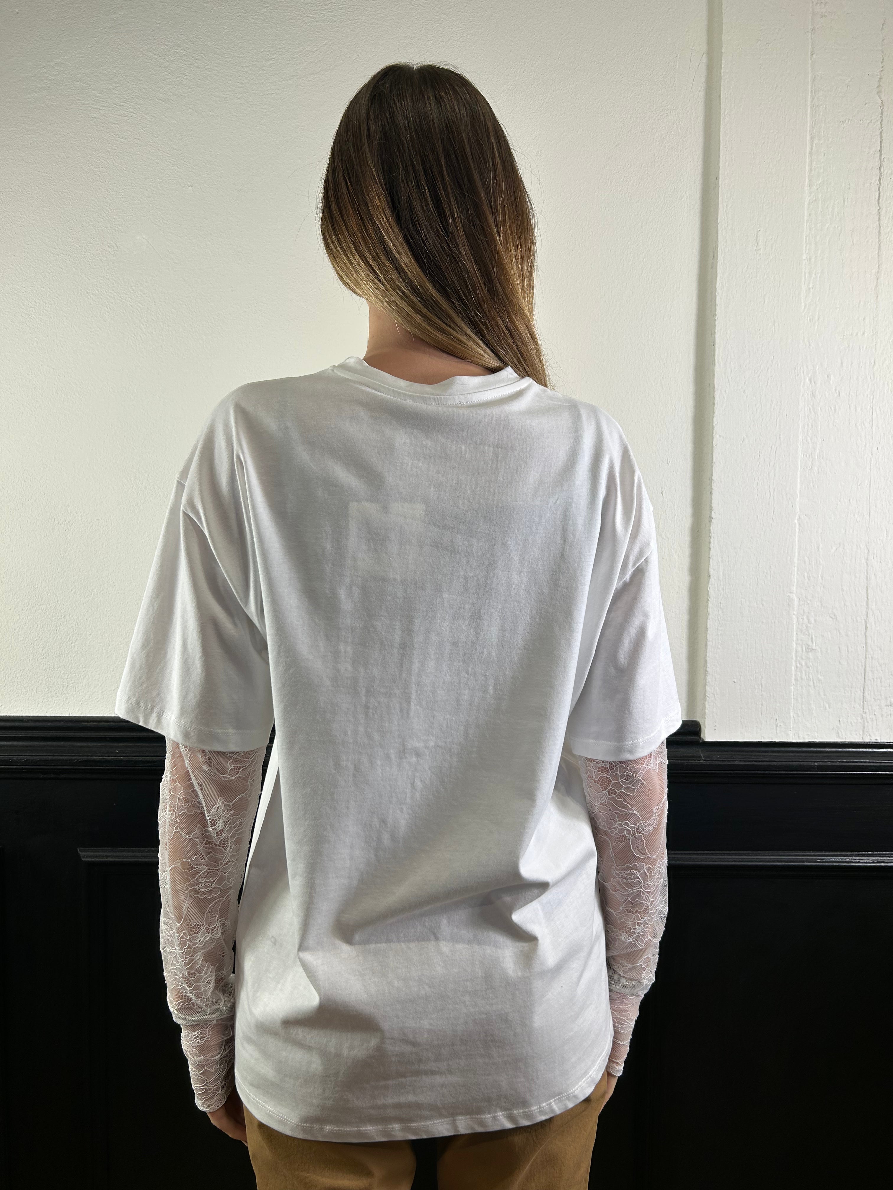 T-shirt con maniche in pizzo bianca