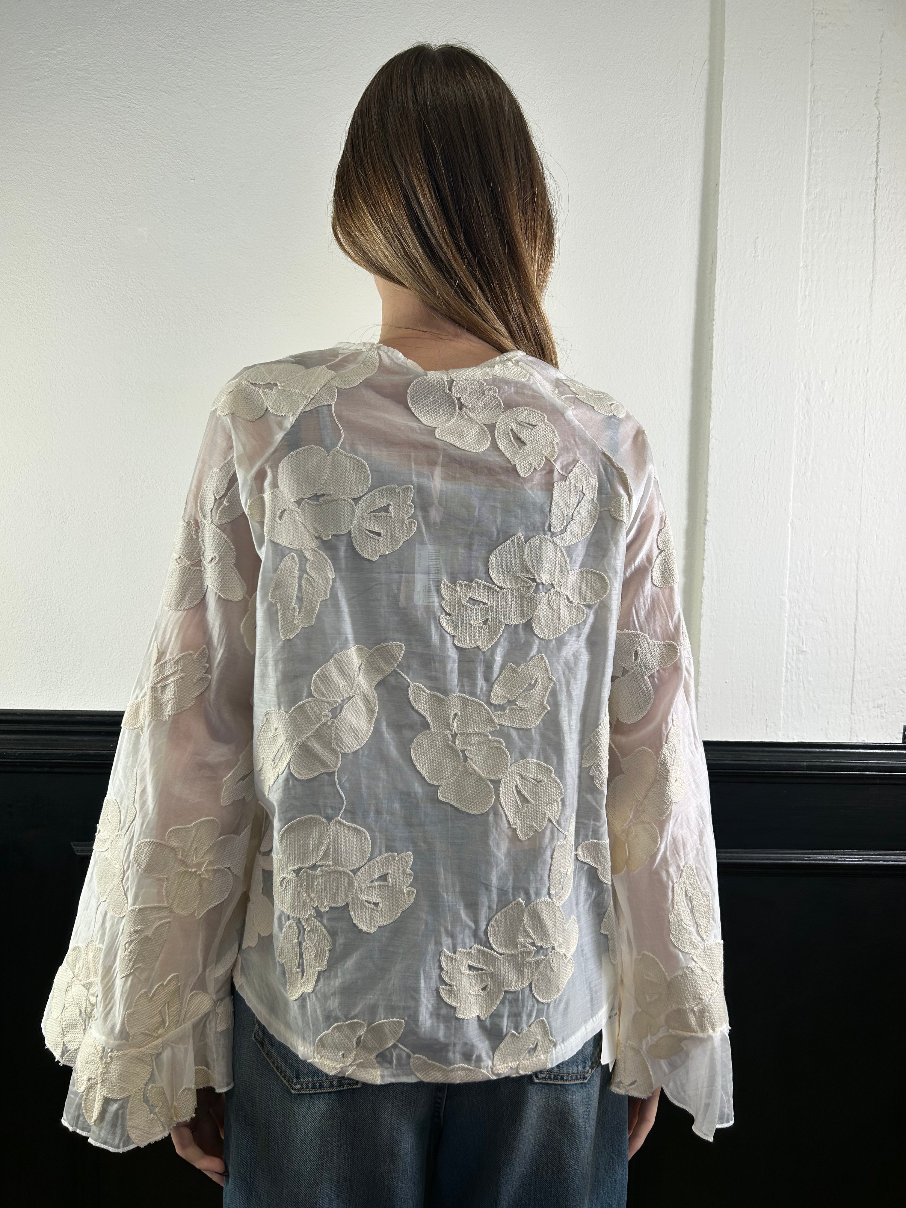 Camicia ricamata manica scampanata